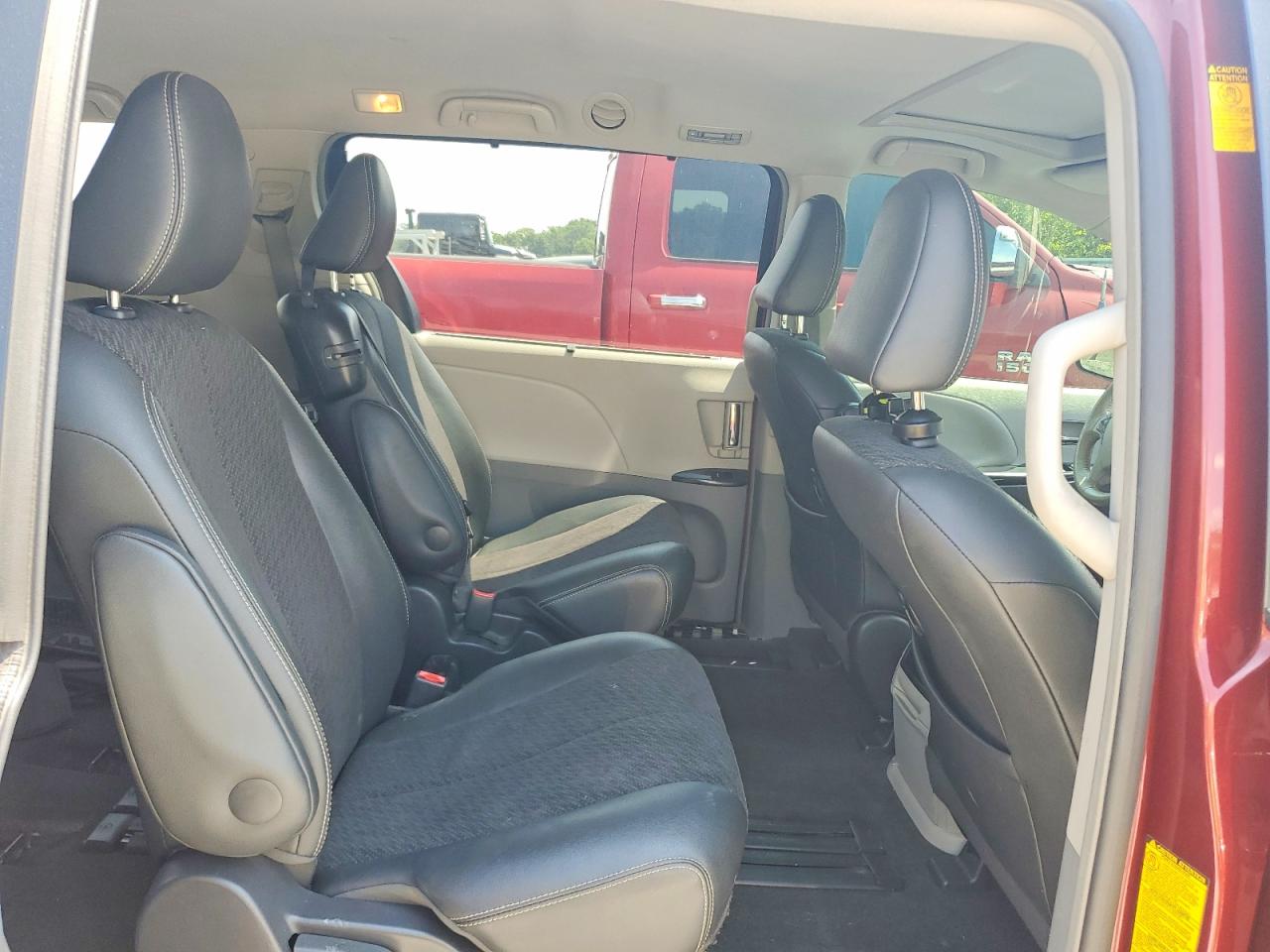 2014 Toyota Sienna Se Premium Red vin: 5TDXK3DC6ES442686