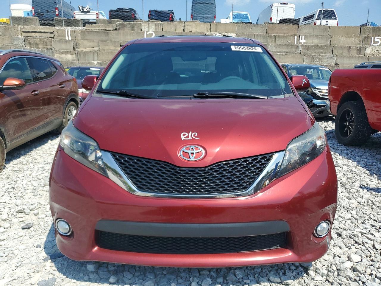 2014 Toyota Sienna Se Premium Red vin: 5TDXK3DC6ES442686