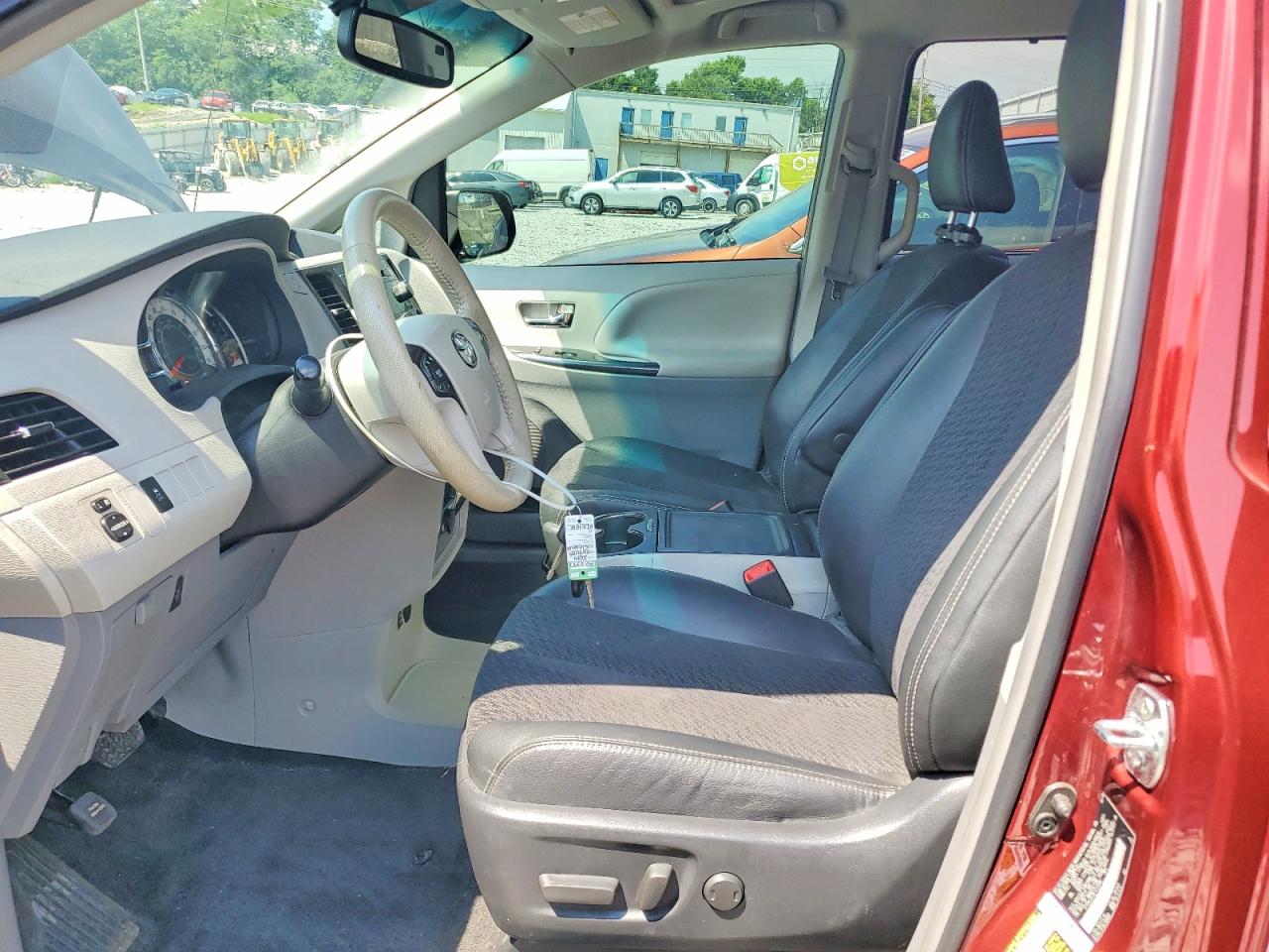 2014 Toyota Sienna Se Premium Red vin: 5TDXK3DC6ES442686