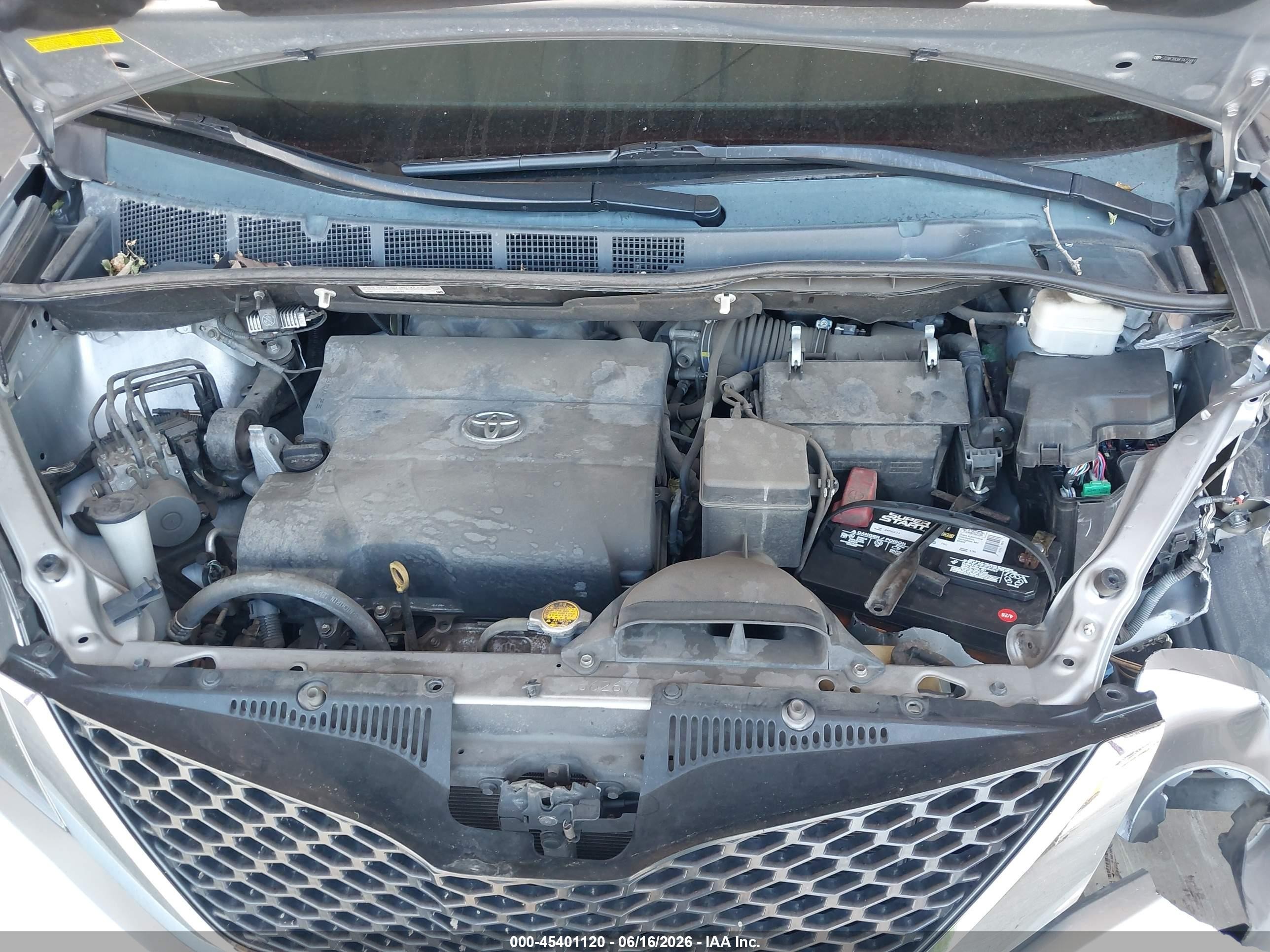 2014 Toyota Sienna Se 8 Passenger Silver vin: 5TDXK3DC6ES472481