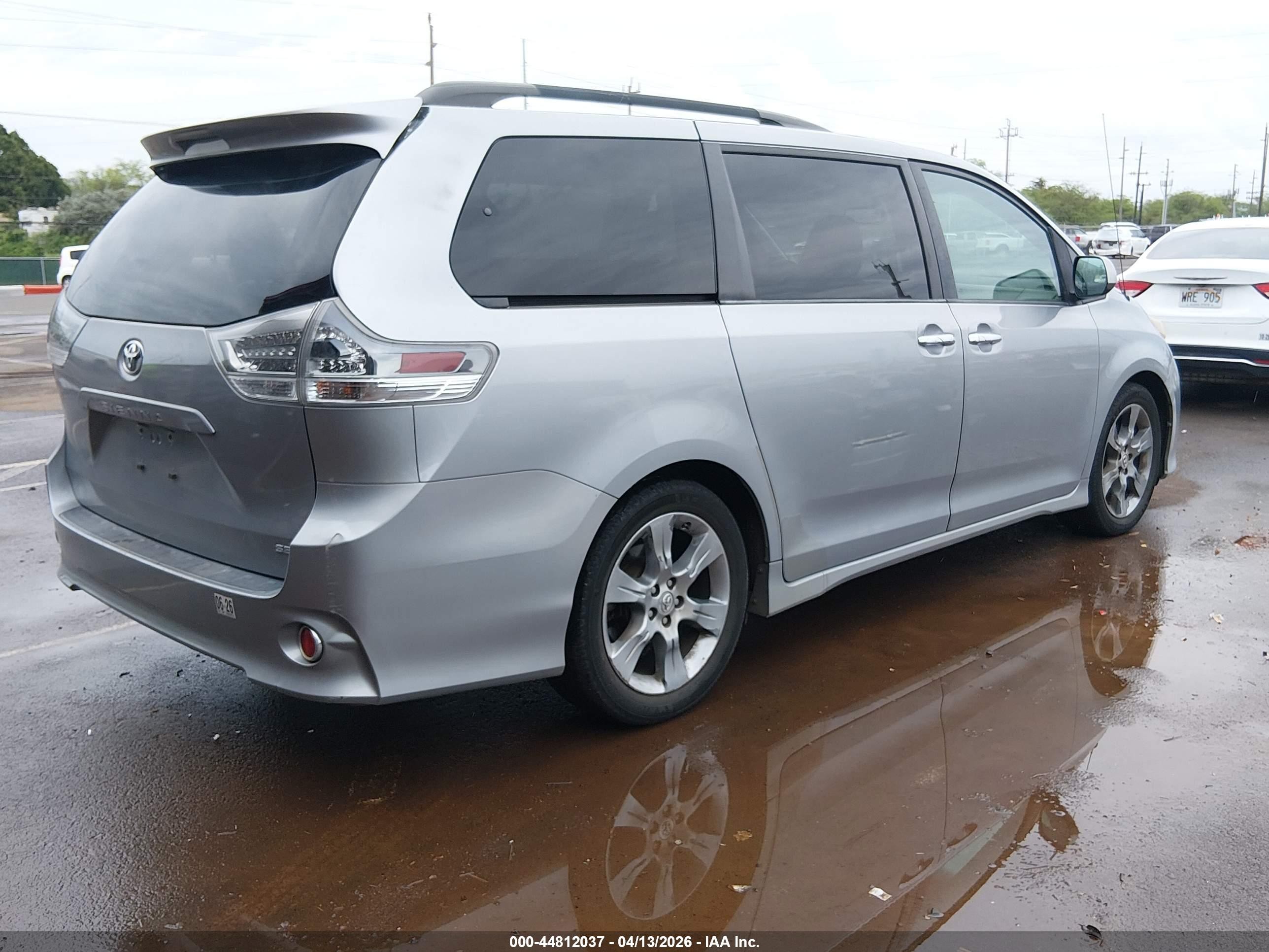 2014 Toyota Sienna Se 8 Passenger Gray vin: 5TDXK3DC6ES477132