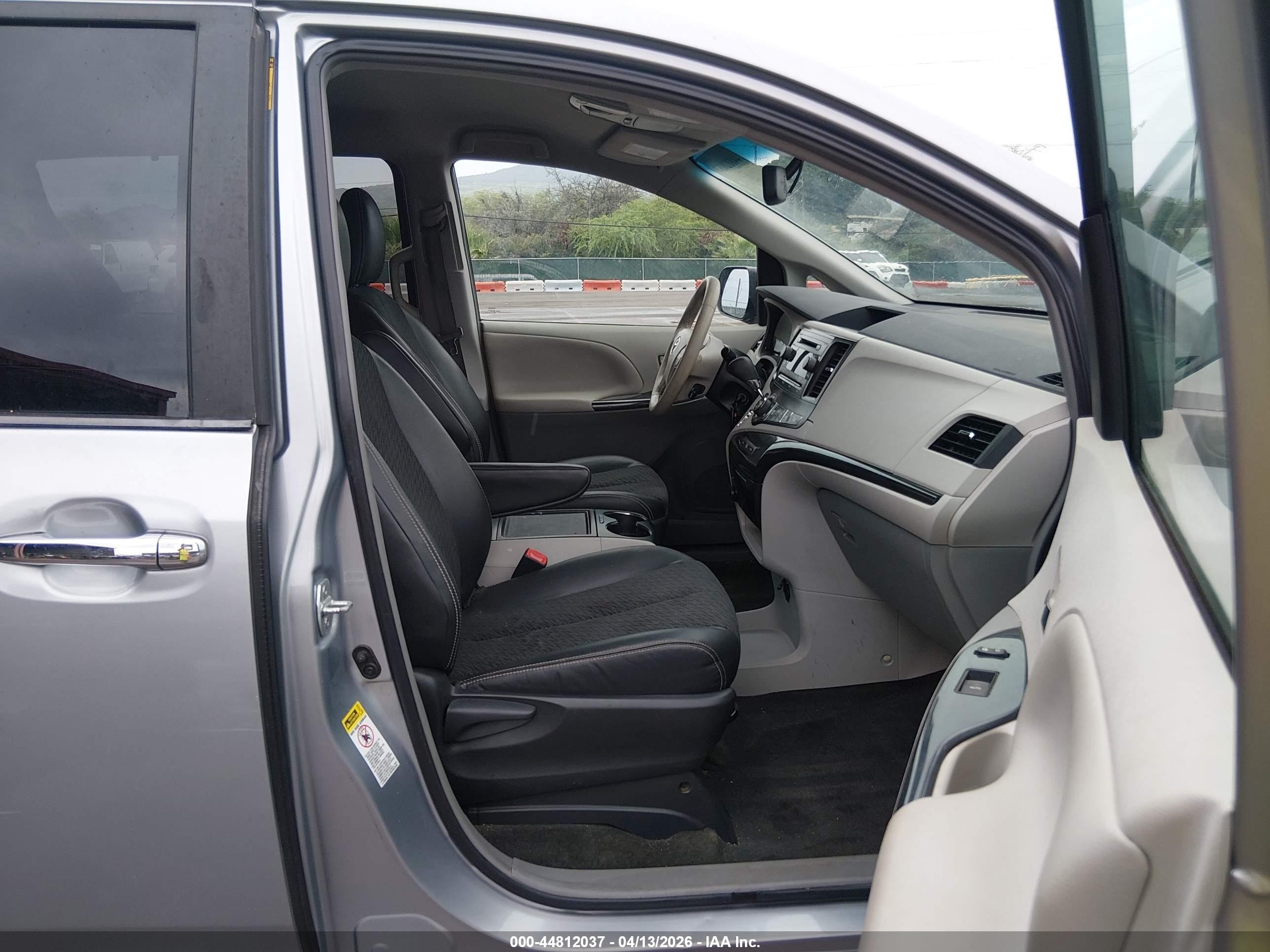 2014 Toyota Sienna Se 8 Passenger Gray vin: 5TDXK3DC6ES477132