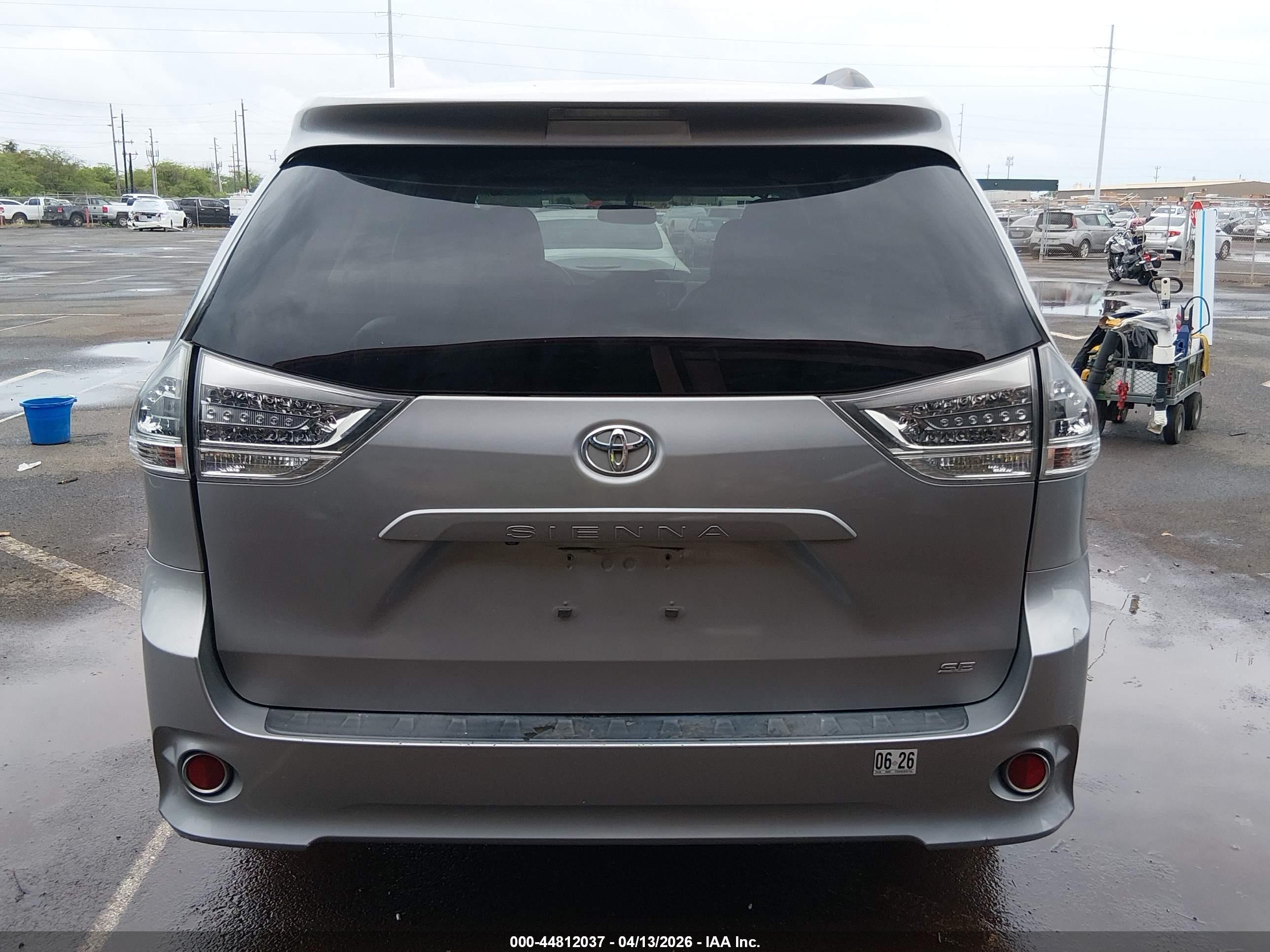 2014 Toyota Sienna Se 8 Passenger Gray vin: 5TDXK3DC6ES477132