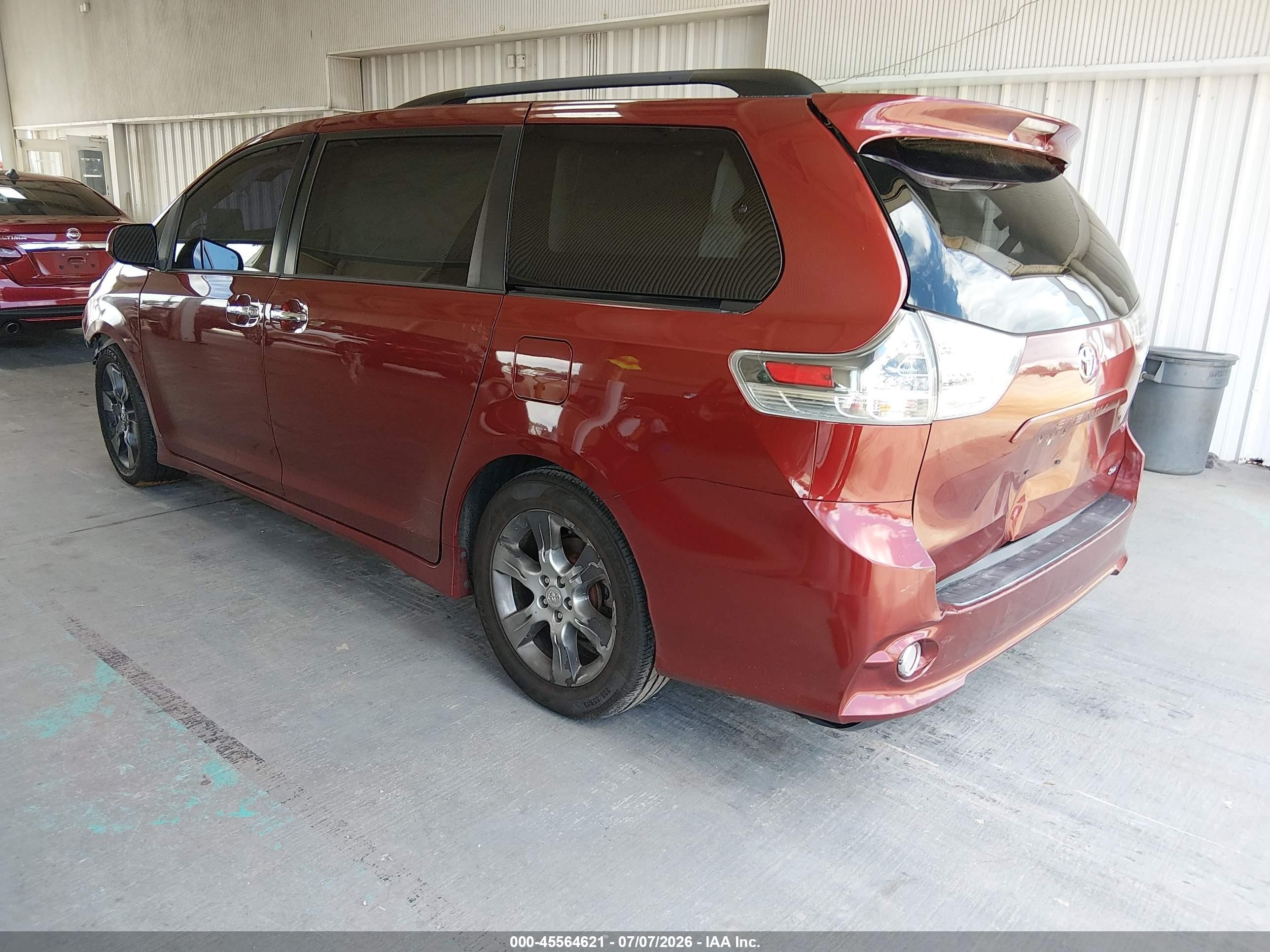 2014 Toyota Sienna Se 8 Passenger Burgundy vin: 5TDXK3DC6ES481889