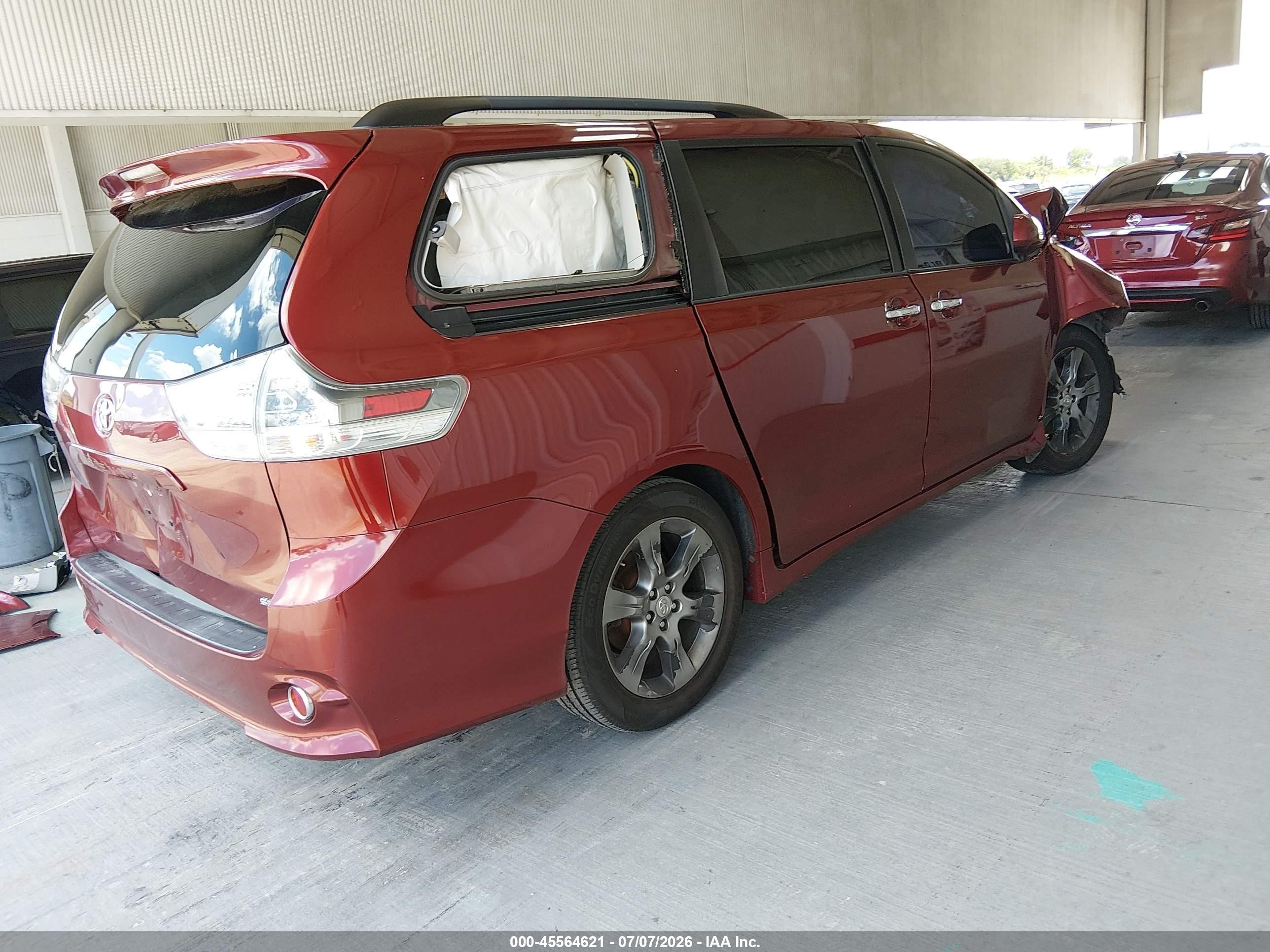 2014 Toyota Sienna Se 8 Passenger Burgundy vin: 5TDXK3DC6ES481889