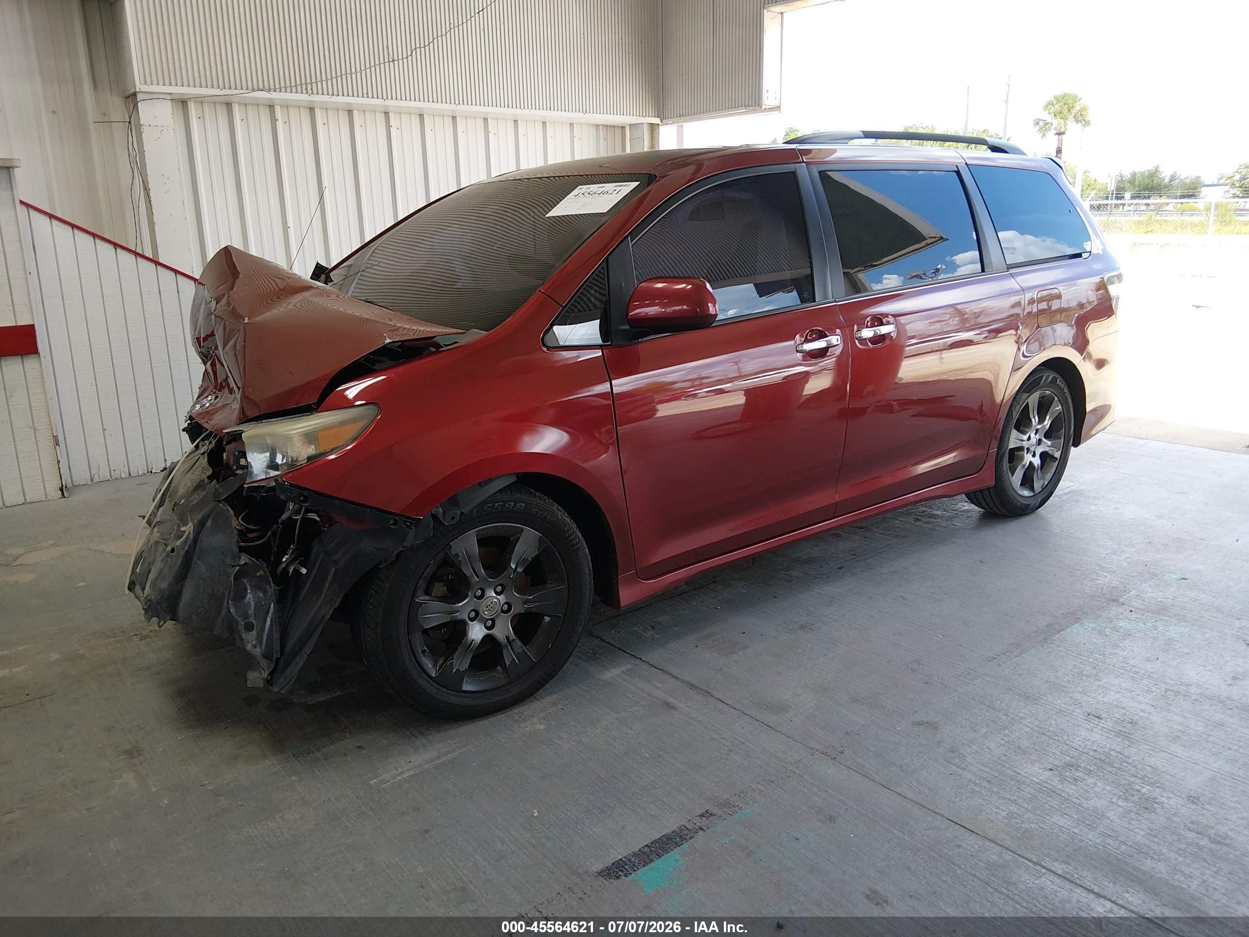 2014 Toyota Sienna Se 8 Passenger Burgundy vin: 5TDXK3DC6ES481889
