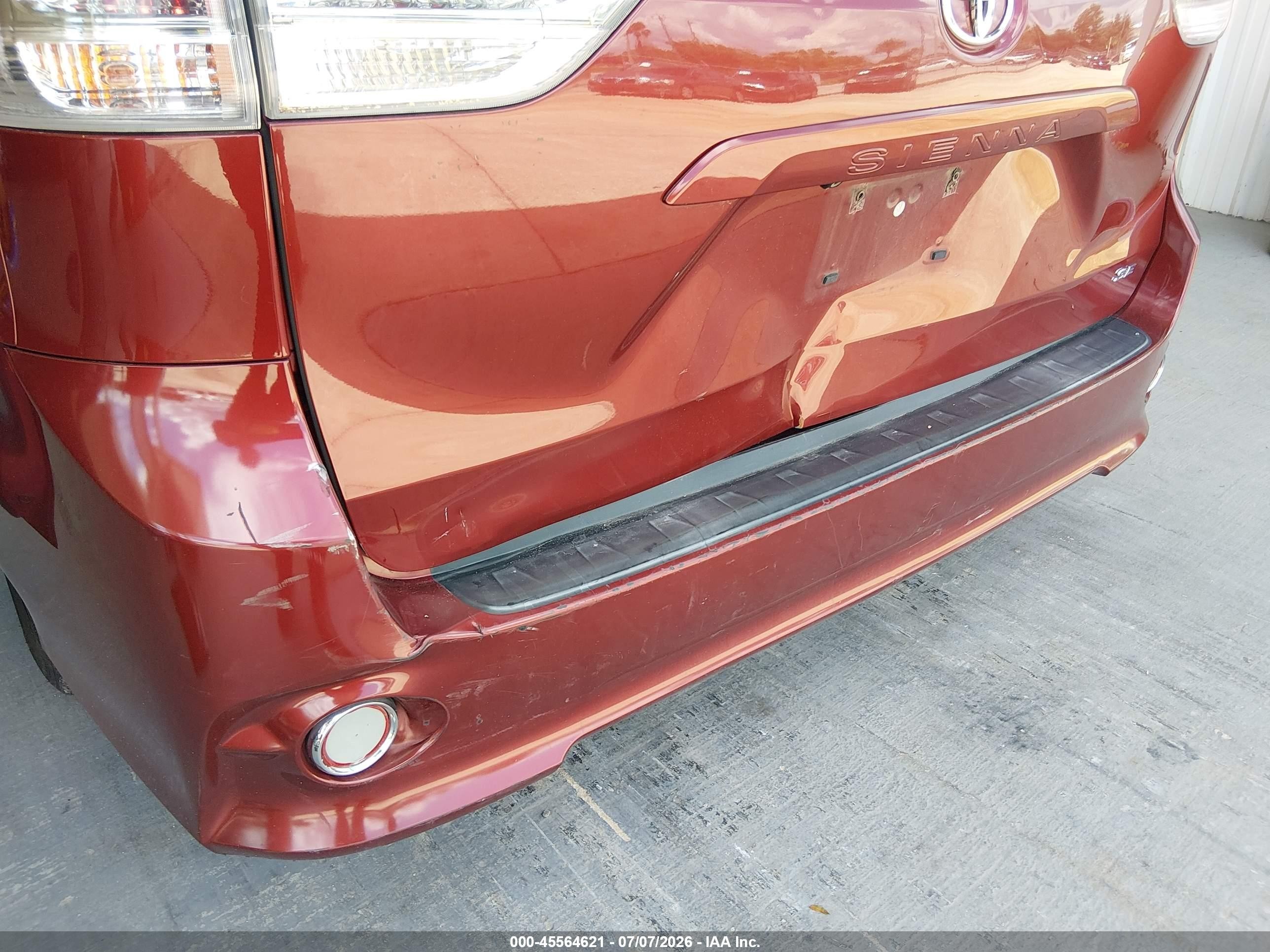 2014 Toyota Sienna Se 8 Passenger Burgundy vin: 5TDXK3DC6ES481889