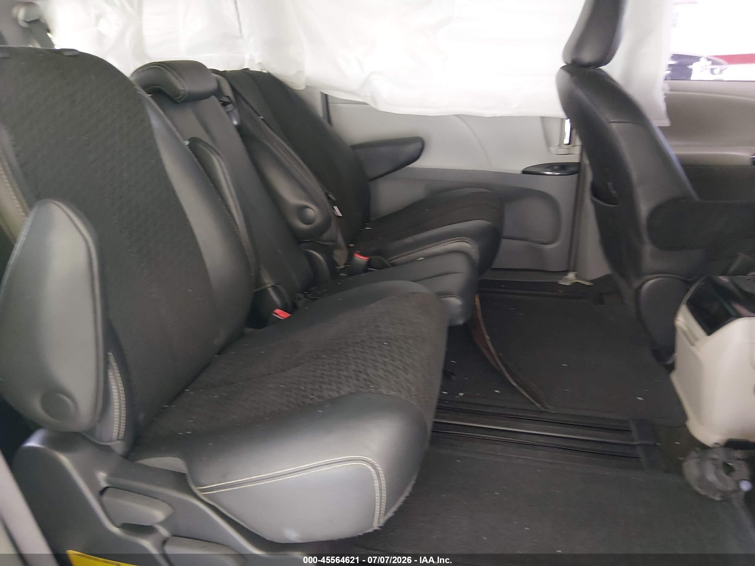 2014 Toyota Sienna Se 8 Passenger Burgundy vin: 5TDXK3DC6ES481889