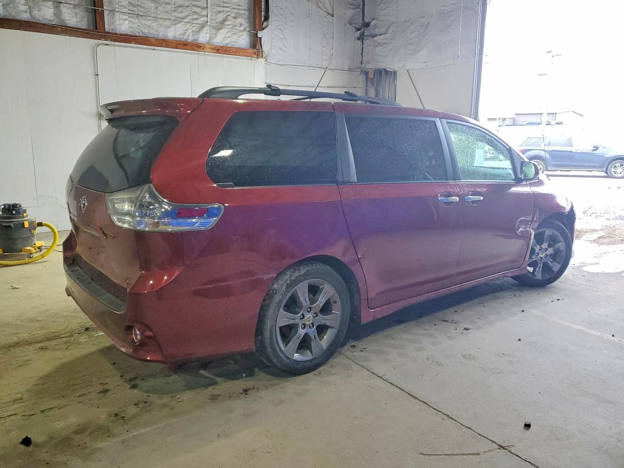 2014 Toyota Sienna Se 8-passenger Red vin: 5TDXK3DC6ES499339