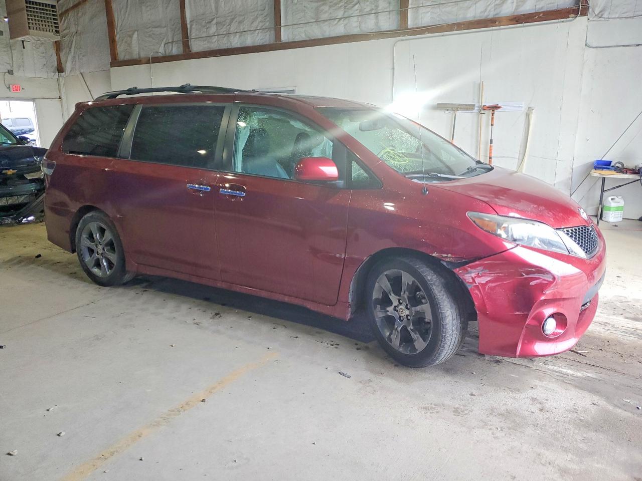 2014 Toyota Sienna Se 8-passenger Red vin: 5TDXK3DC6ES499339