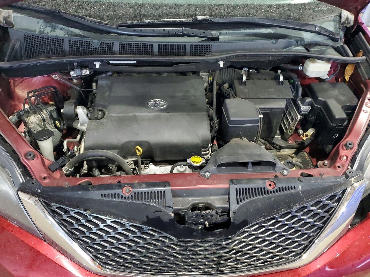2014 Toyota Sienna Se 8-passenger Red vin: 5TDXK3DC6ES499339