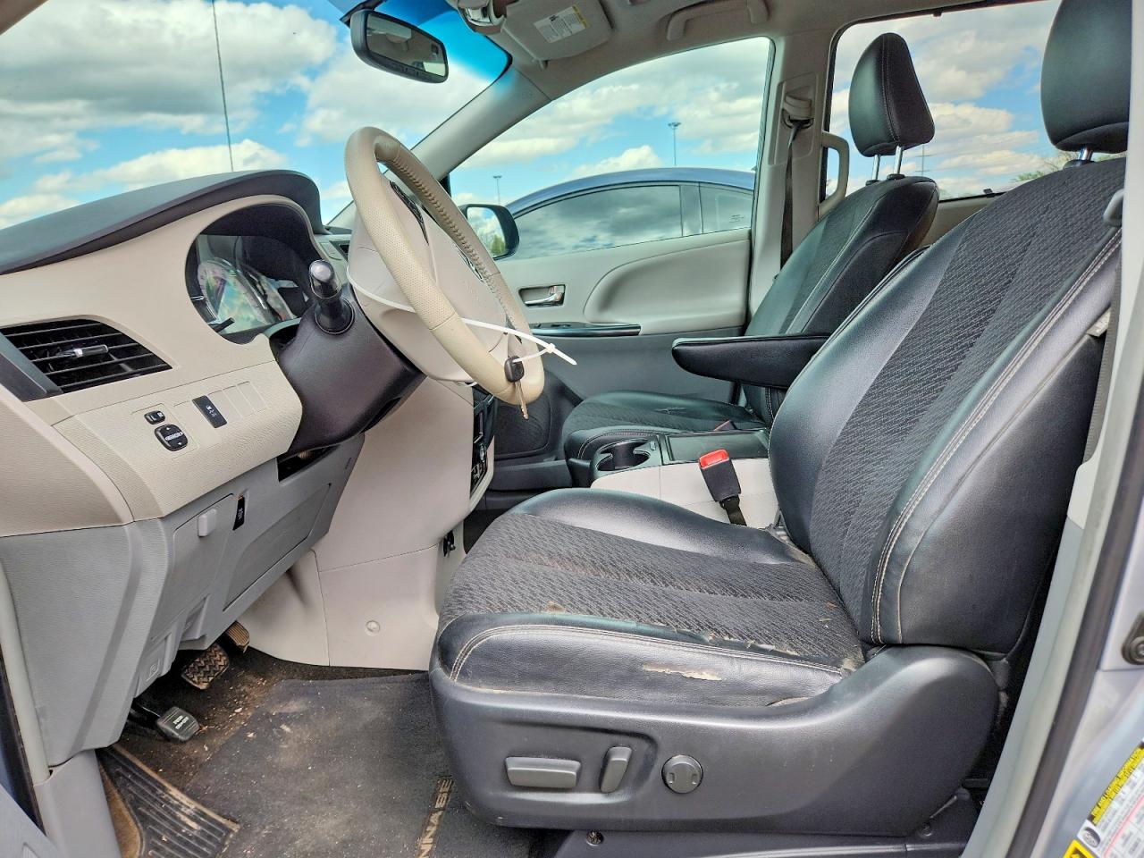 2014 Toyota Sienna Sport Silver vin: 5TDXK3DC6ES502773