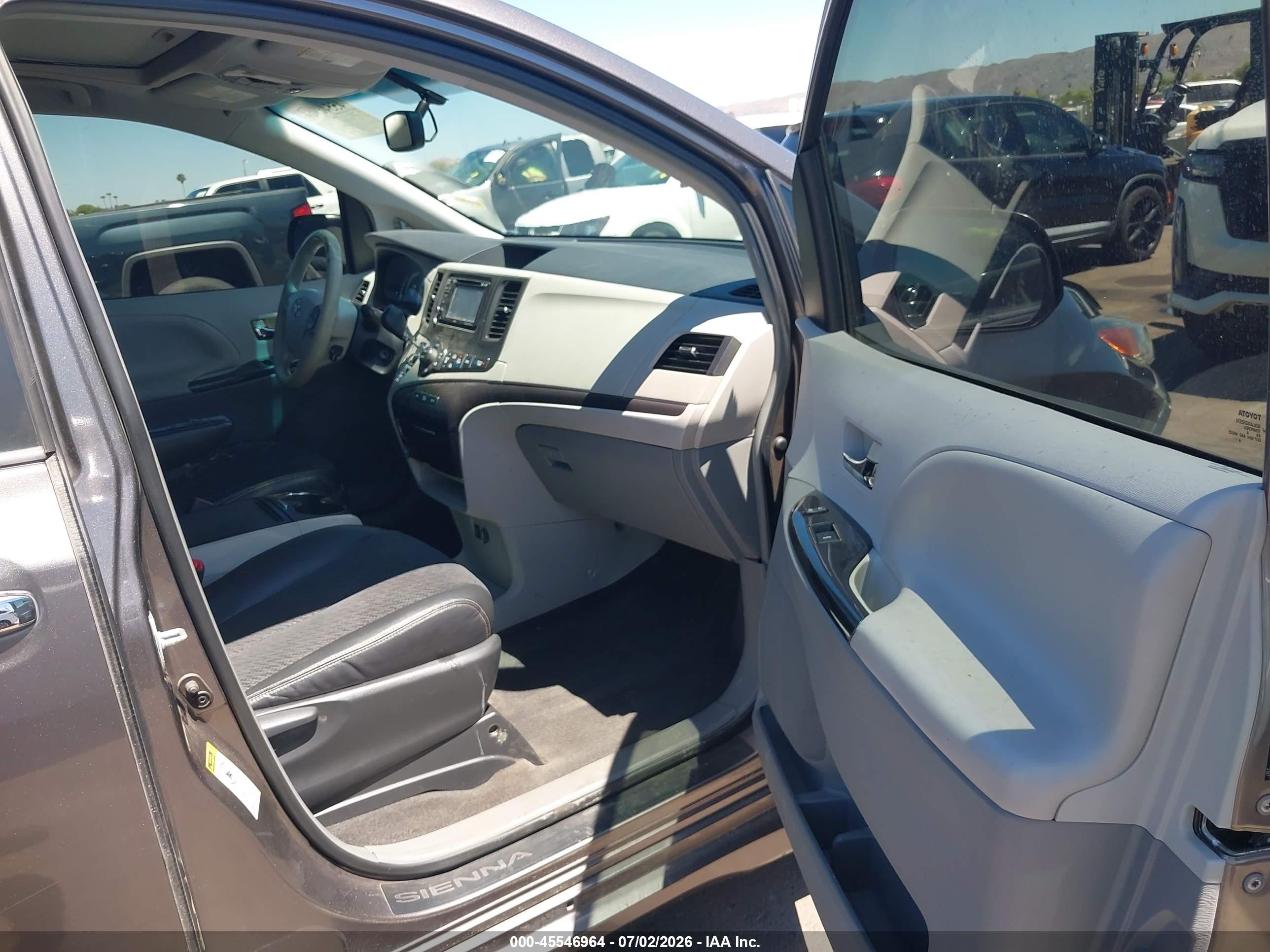2014 Toyota Sienna Se 8 Passenger Gray vin: 5TDXK3DC6ES519816