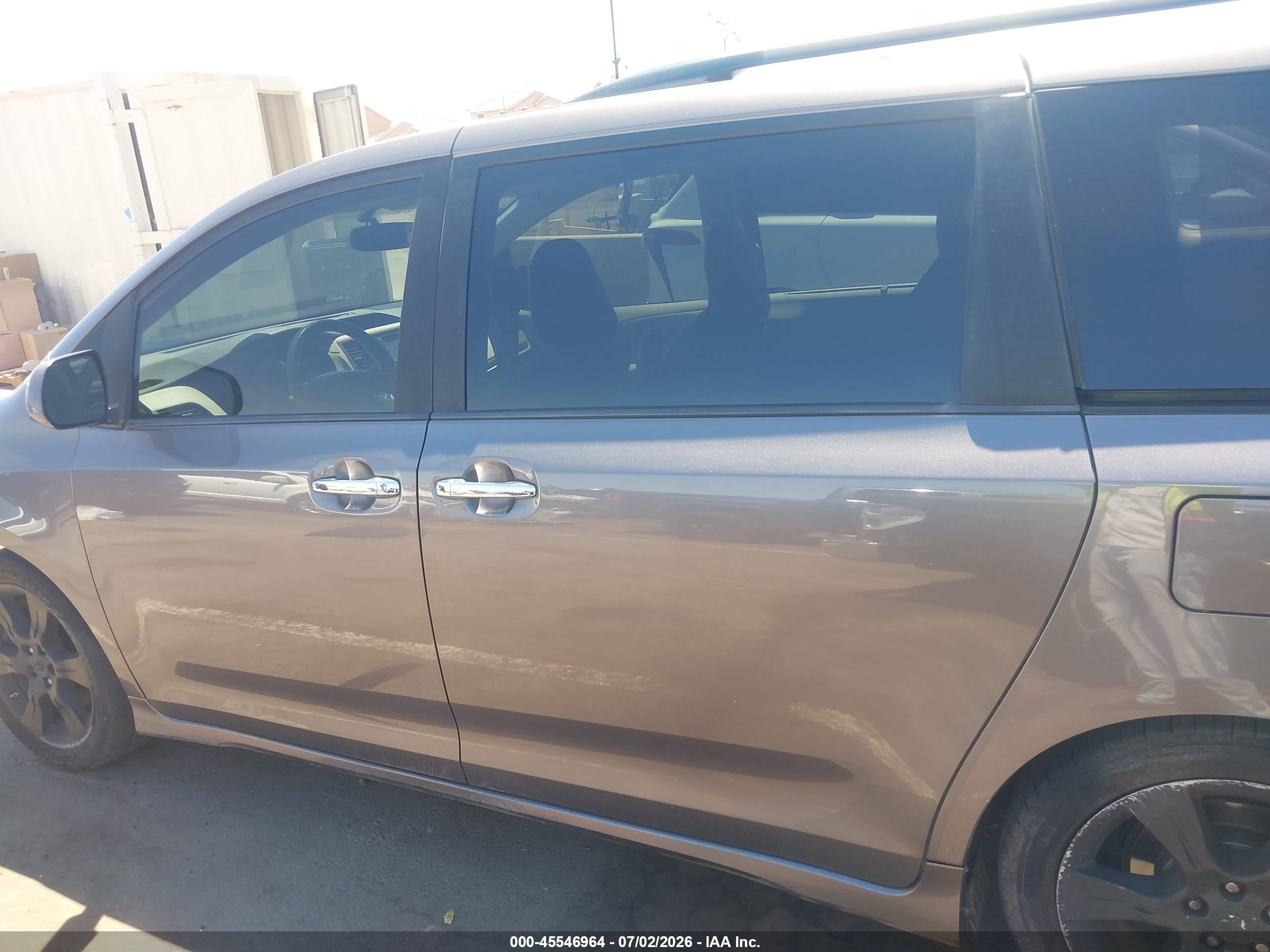 2014 Toyota Sienna Se 8 Passenger Gray vin: 5TDXK3DC6ES519816