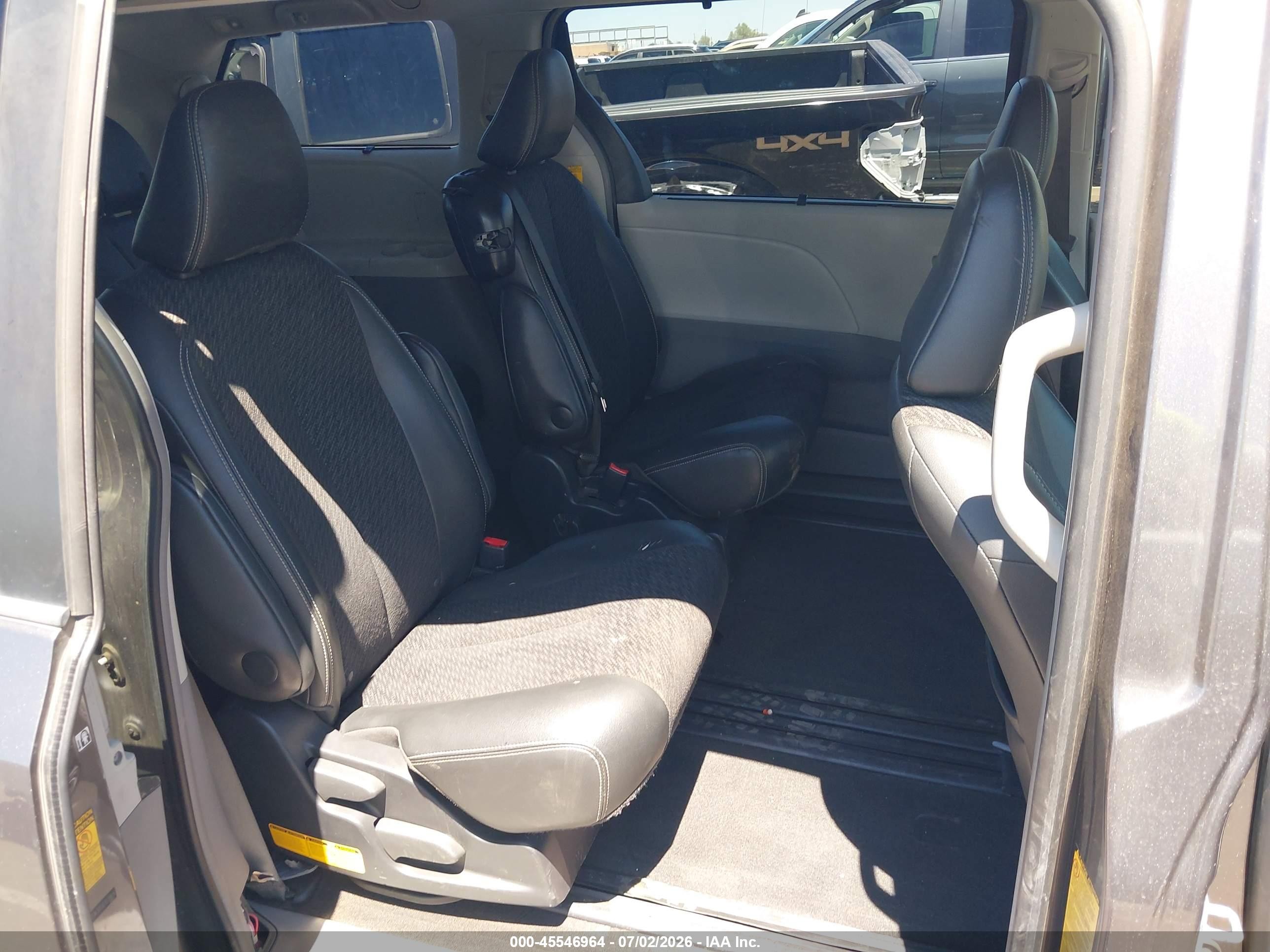 2014 Toyota Sienna Se 8 Passenger Gray vin: 5TDXK3DC6ES519816