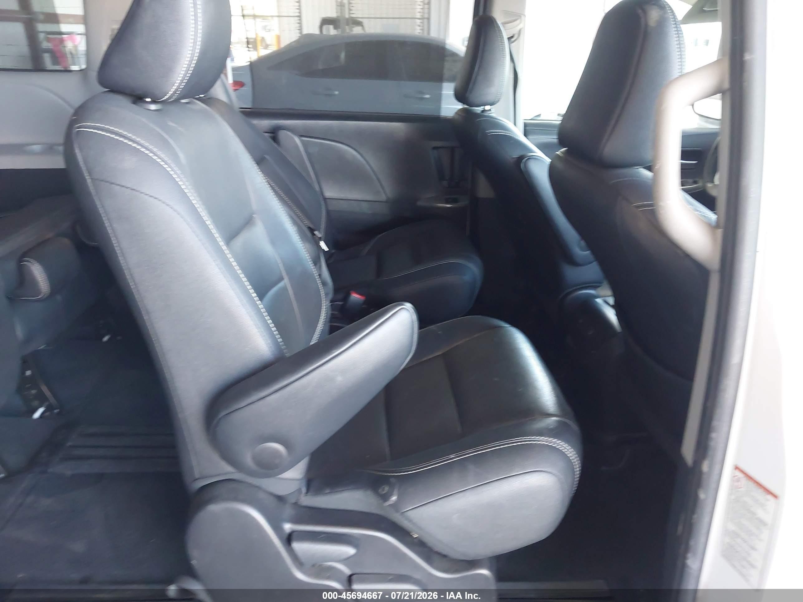 2015 Toyota Sienna Se Premium 8 Passenger Белый vin: 5TDXK3DC6FS586790