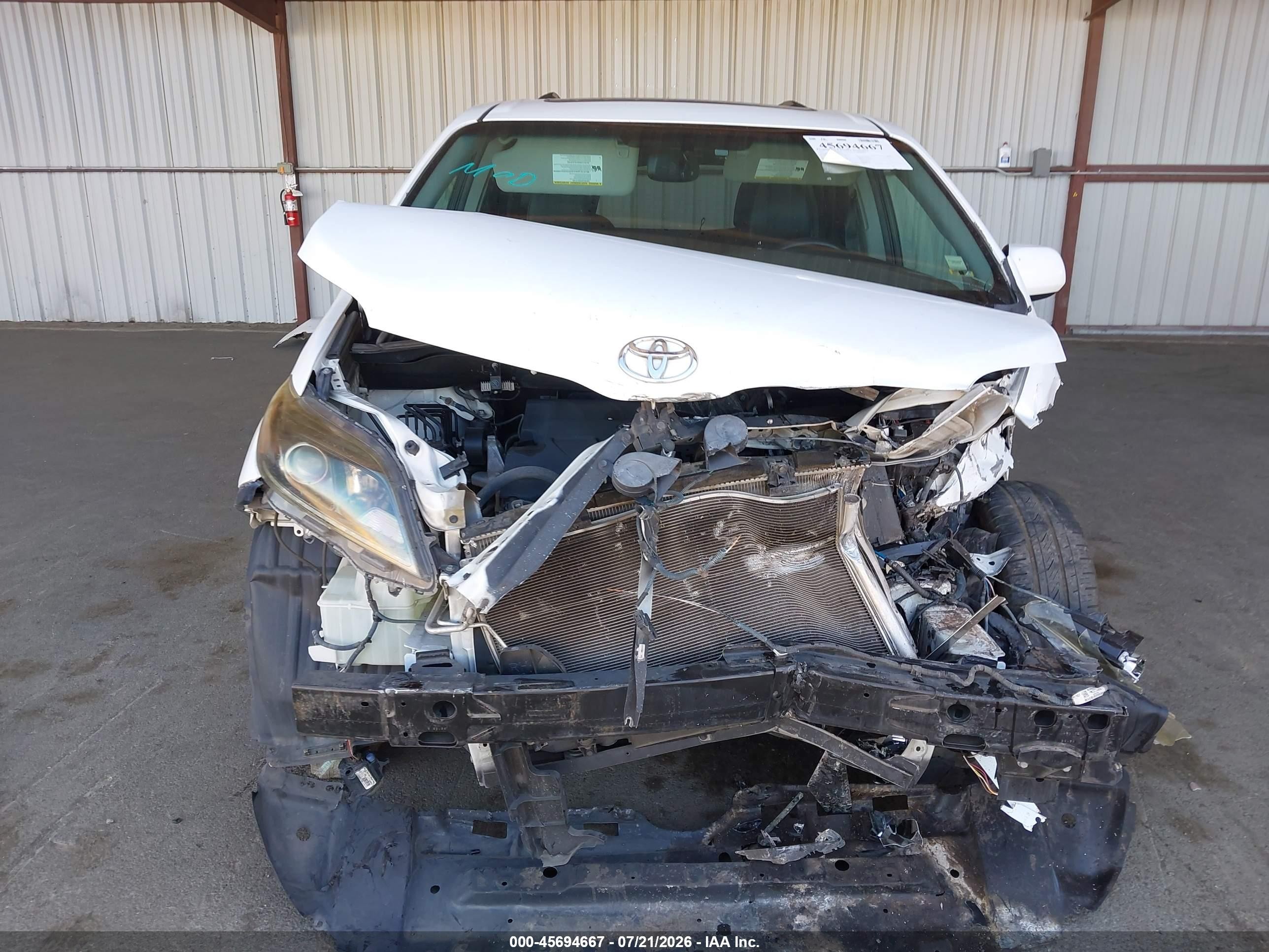 2015 Toyota Sienna Se Premium 8 Passenger Белый vin: 5TDXK3DC6FS586790