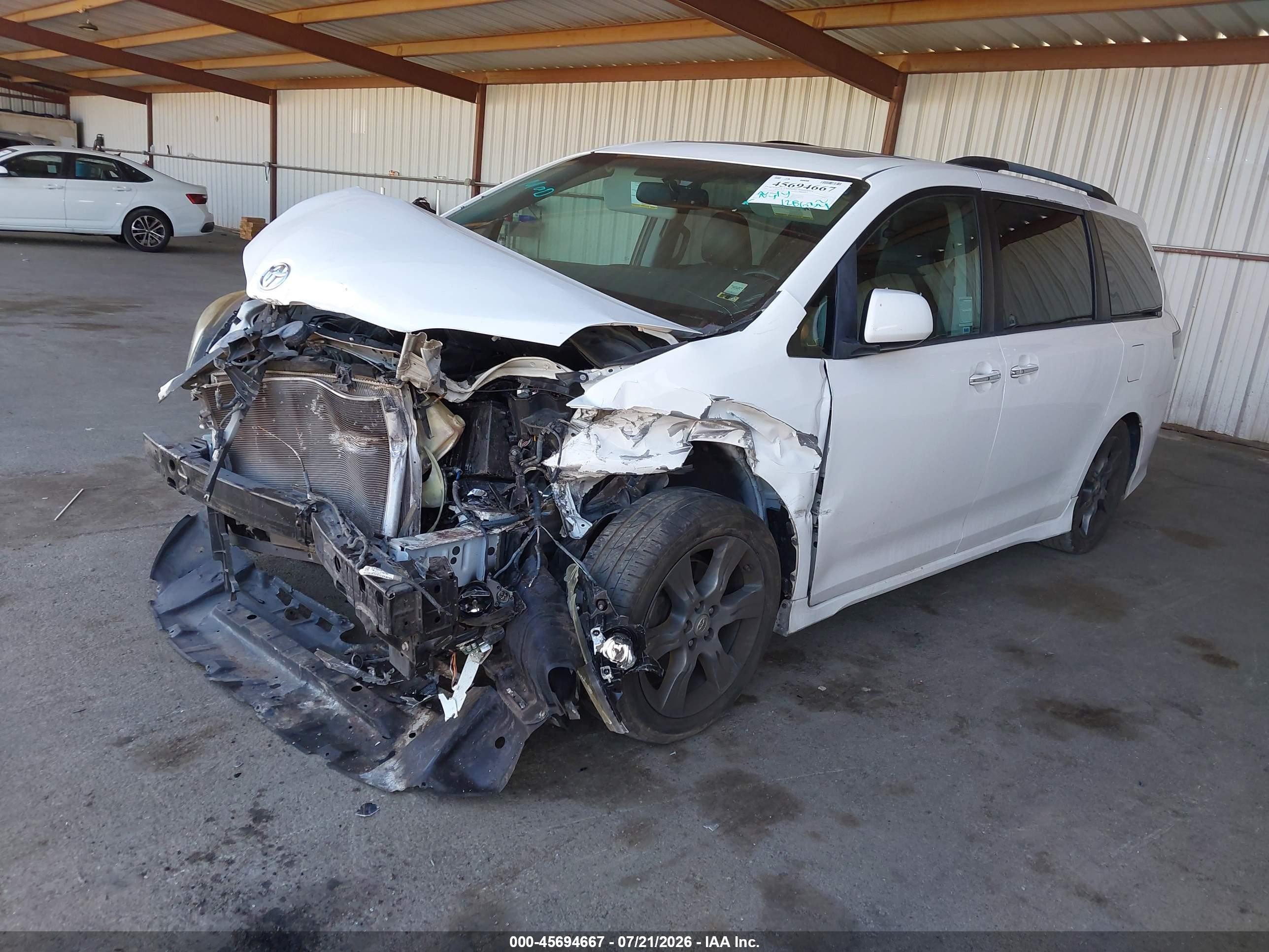2015 Toyota Sienna Se Premium 8 Passenger Белый vin: 5TDXK3DC6FS586790