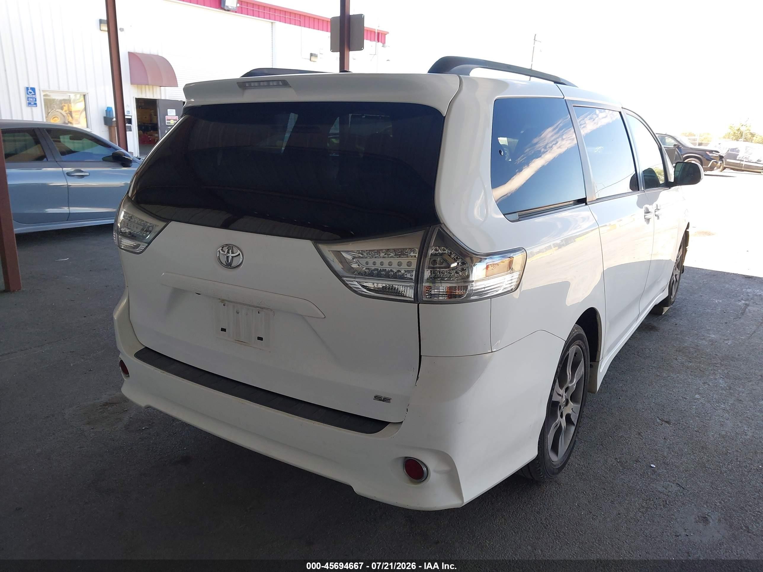 2015 Toyota Sienna Se Premium 8 Passenger Белый vin: 5TDXK3DC6FS586790