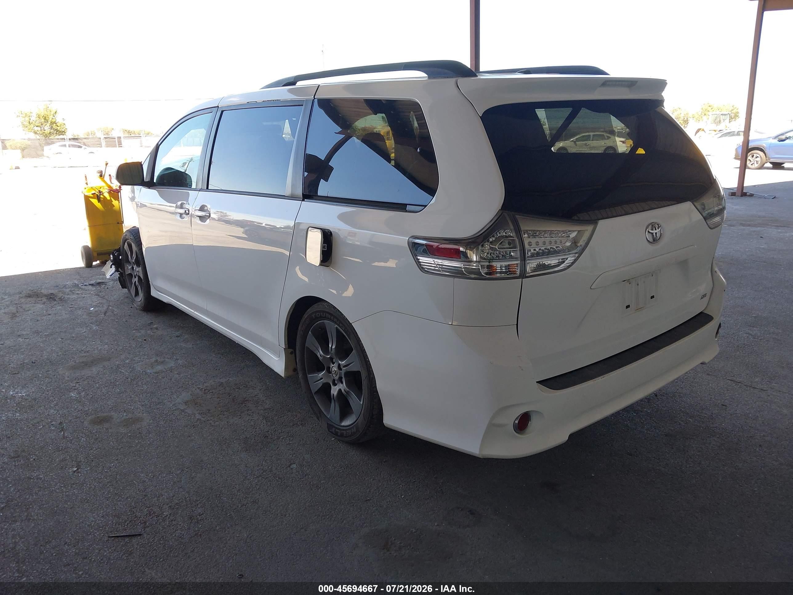 2015 Toyota Sienna Se Premium 8 Passenger Белый vin: 5TDXK3DC6FS586790