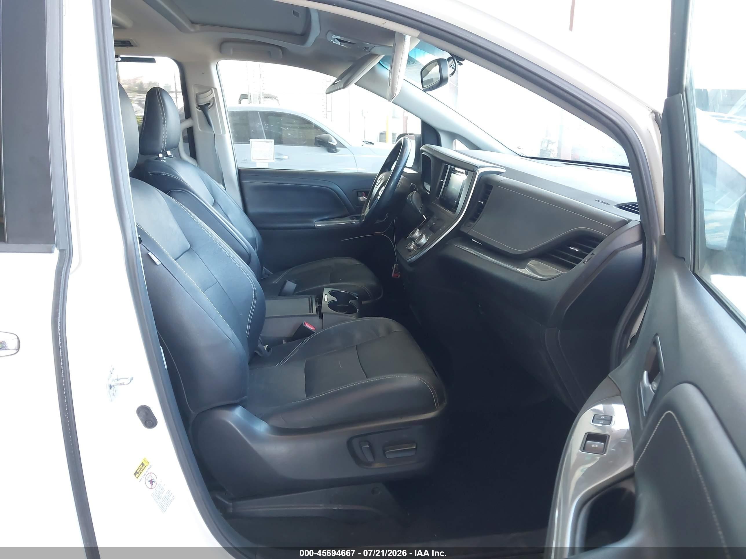 2015 Toyota Sienna Se Premium 8 Passenger Белый vin: 5TDXK3DC6FS586790