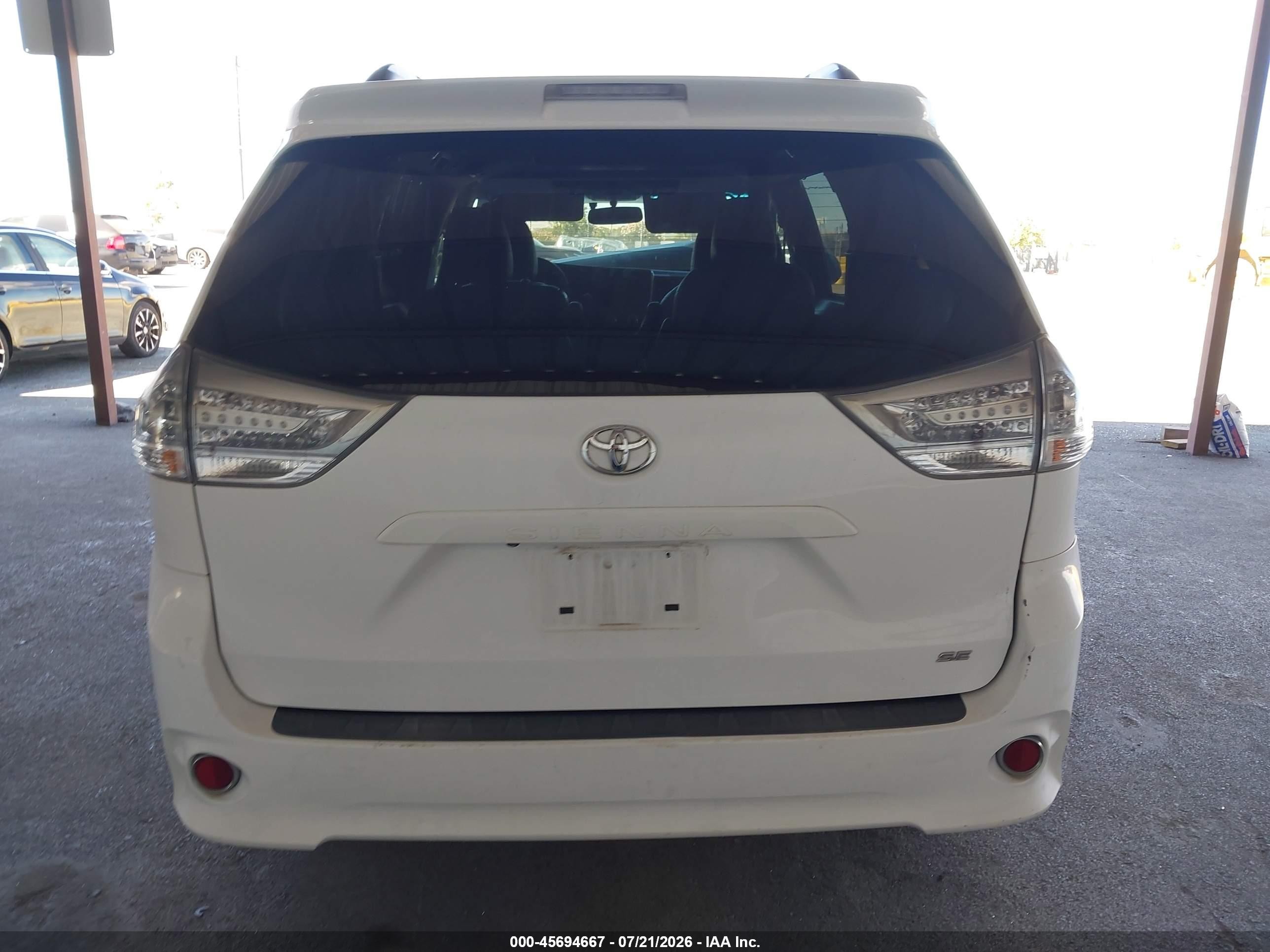 2015 Toyota Sienna Se Premium 8 Passenger Белый vin: 5TDXK3DC6FS586790