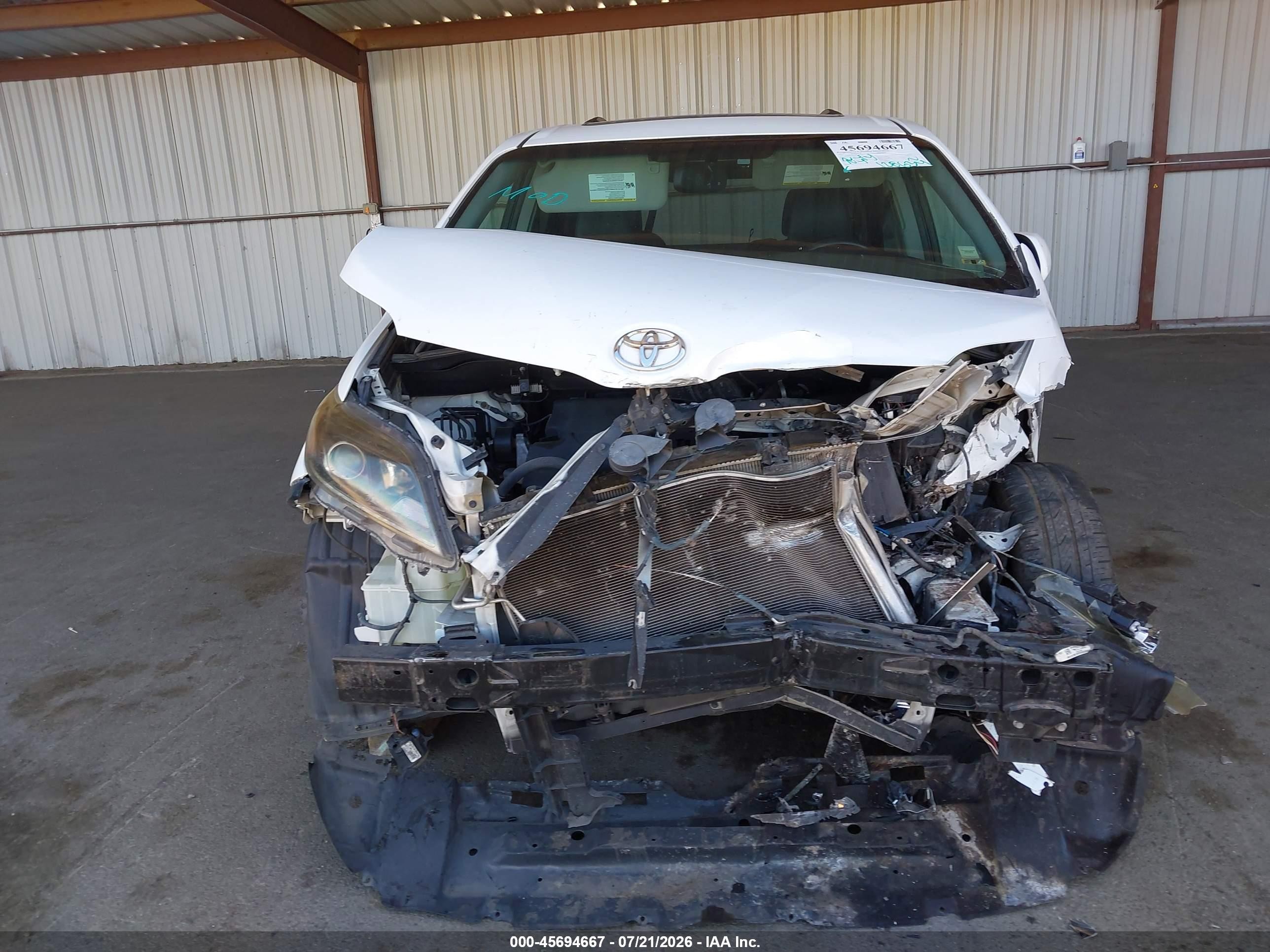 2015 Toyota Sienna Se Premium 8 Passenger Белый vin: 5TDXK3DC6FS586790