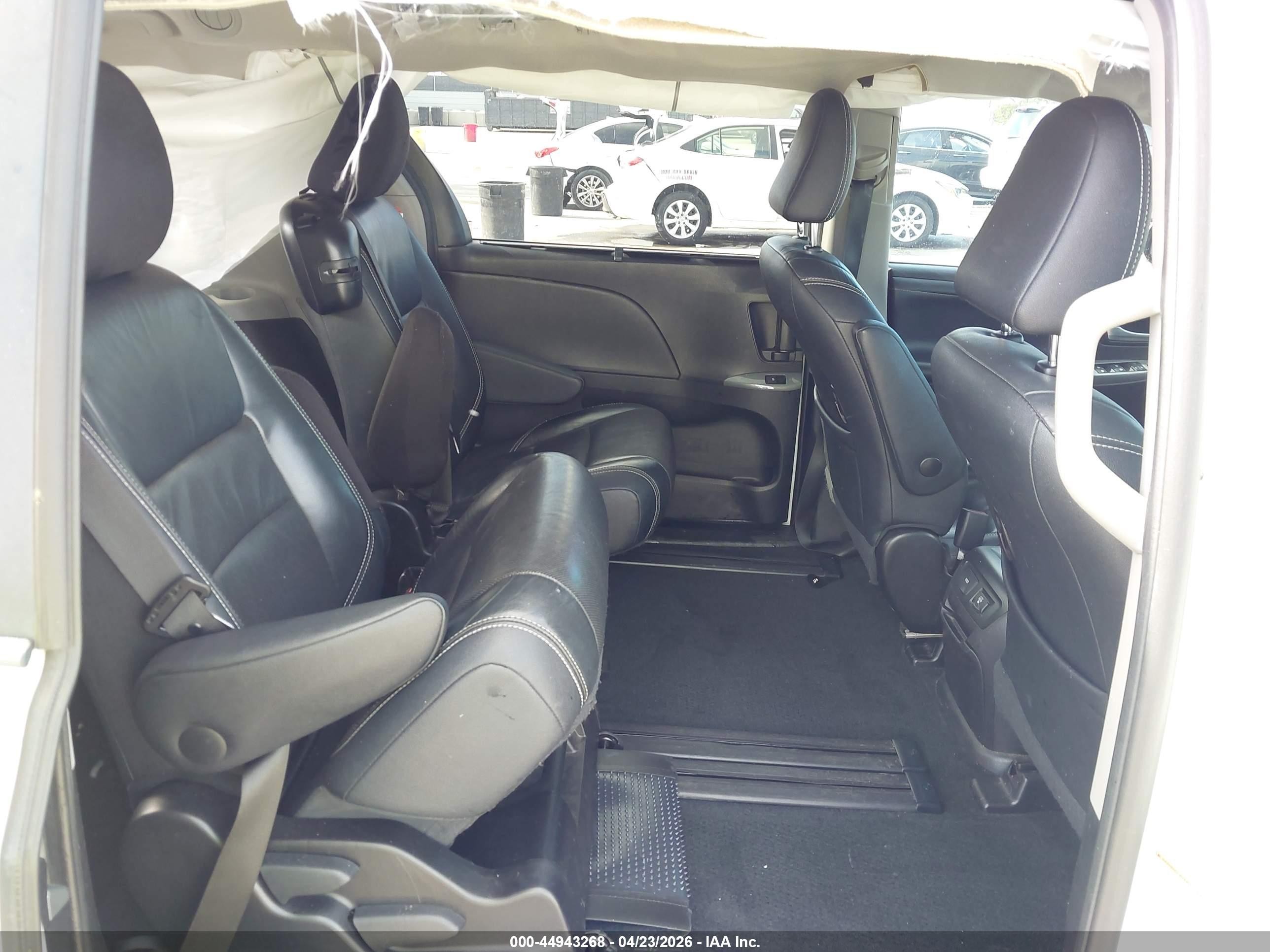 2016 Toyota Sienna Se Premium 8 Passenger Белый vin: 5TDXK3DC6GS725219