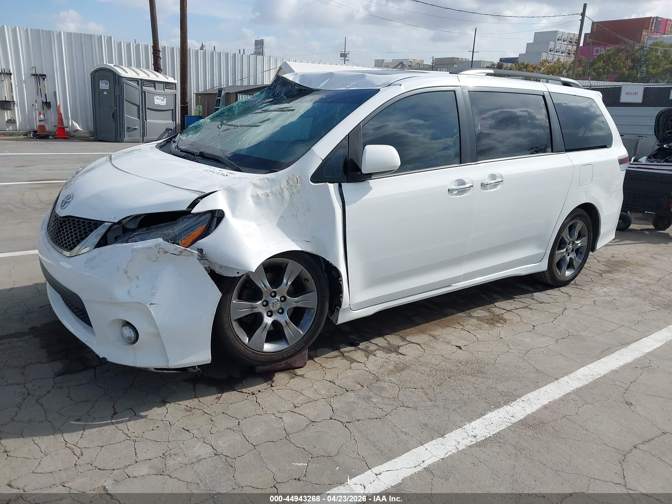 2016 Toyota Sienna Se Premium 8 Passenger Белый vin: 5TDXK3DC6GS725219