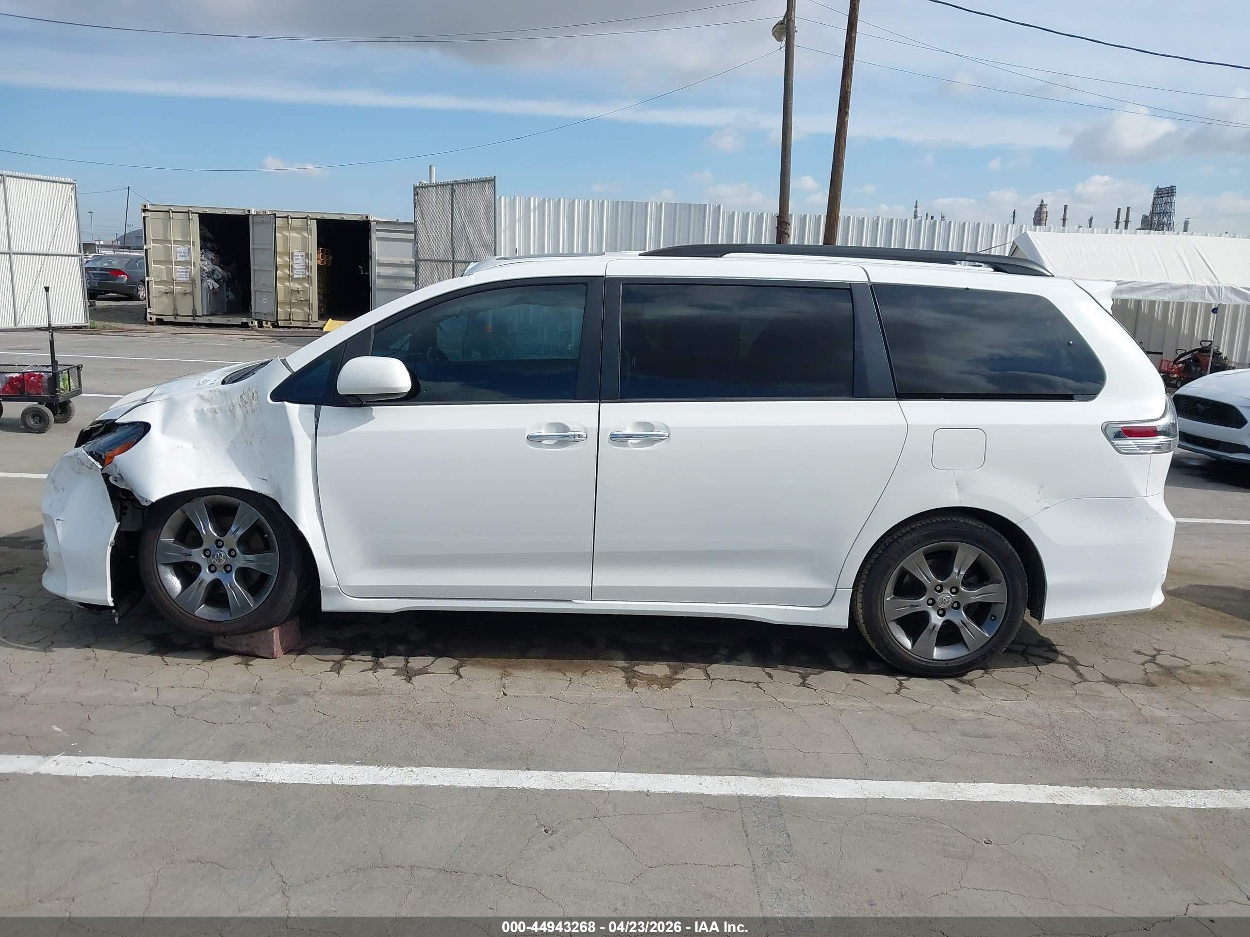 2016 Toyota Sienna Se Premium 8 Passenger Белый vin: 5TDXK3DC6GS725219