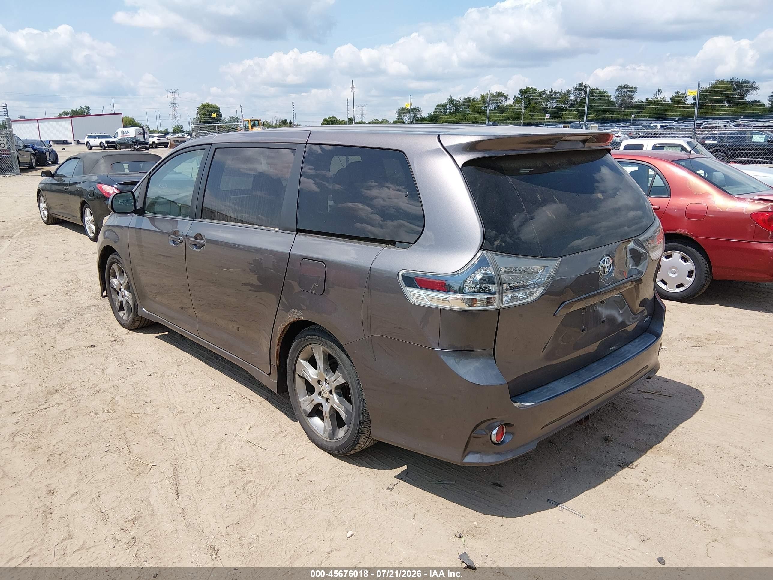 2011 Toyota Sienna Se Gray vin: 5TDXK3DC7BS033320