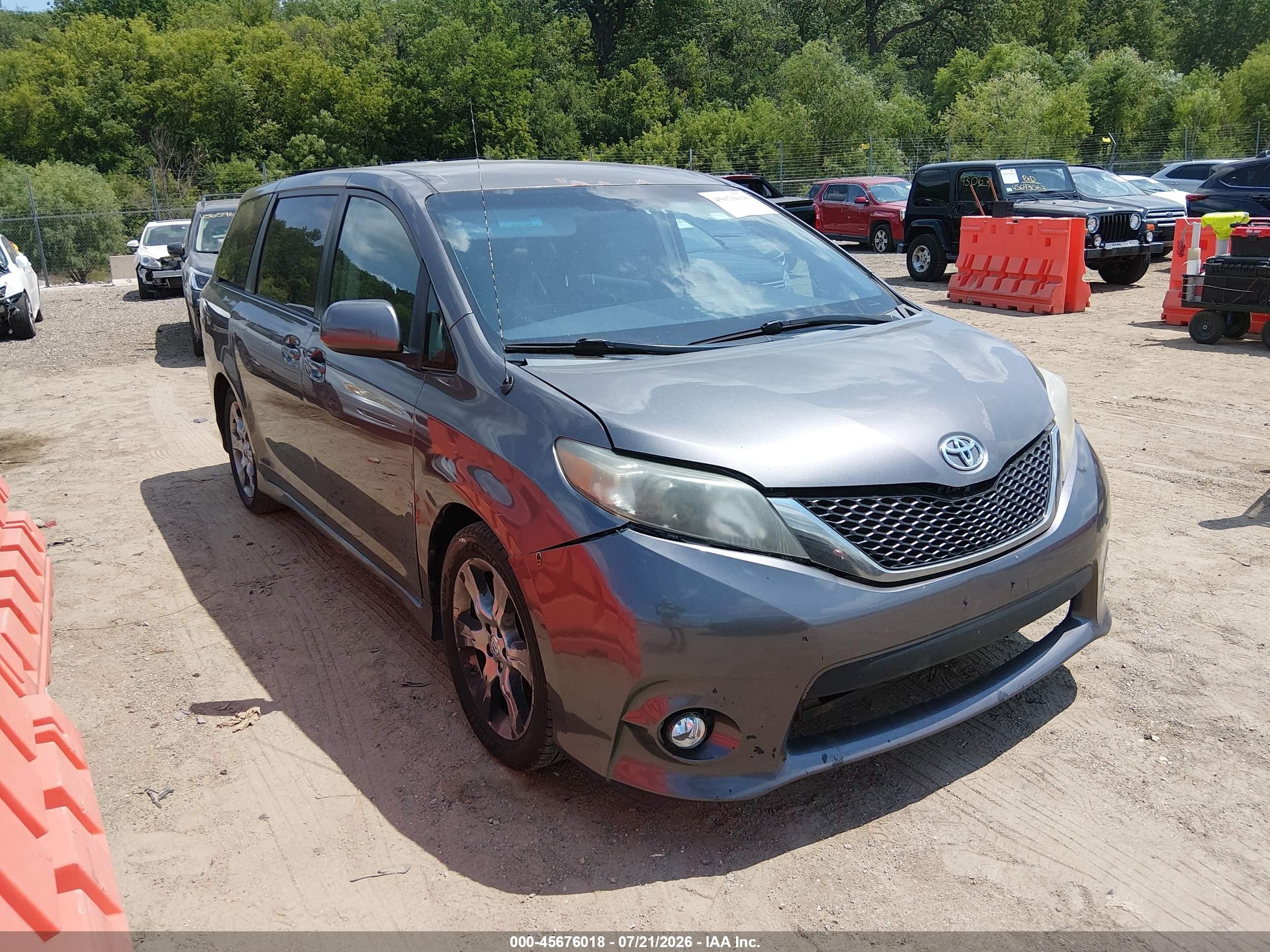 2011 Toyota Sienna Se Gray vin: 5TDXK3DC7BS033320