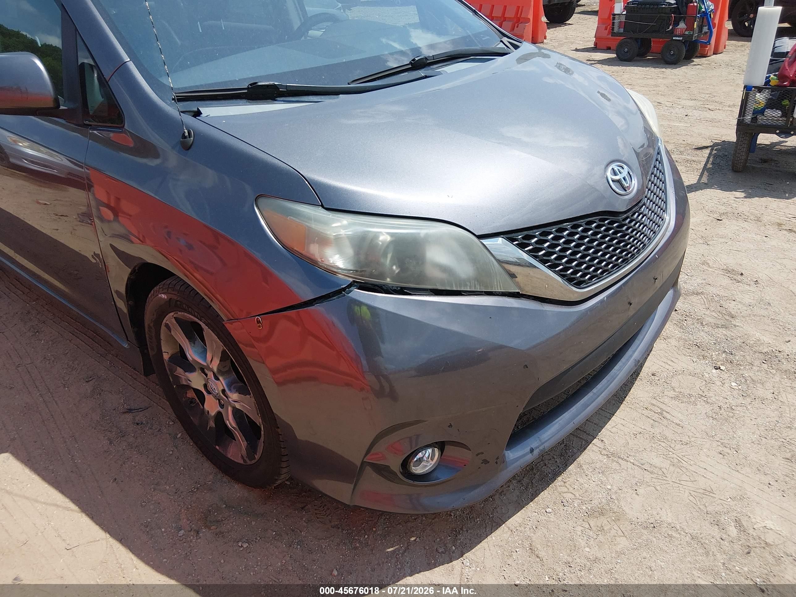 2011 Toyota Sienna Se Gray vin: 5TDXK3DC7BS033320
