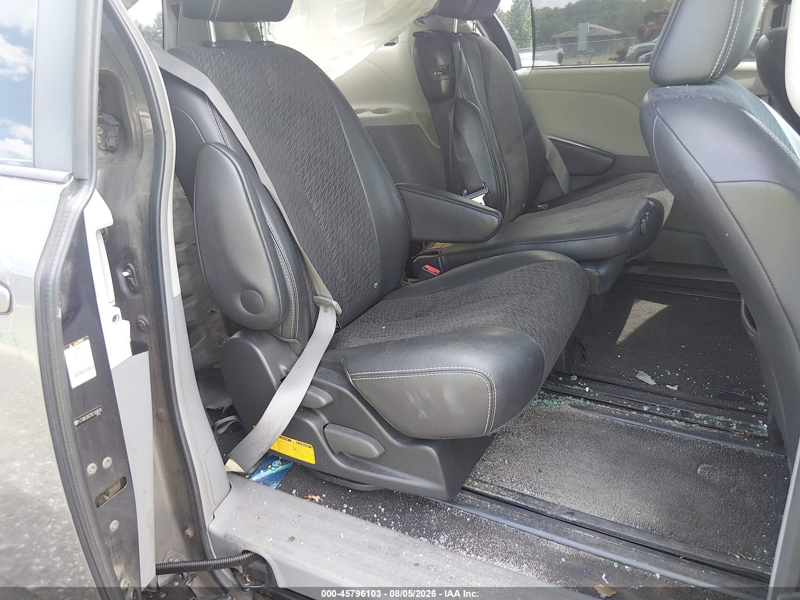 2011 Toyota Sienna Se Gray vin: 5TDXK3DC7BS100658