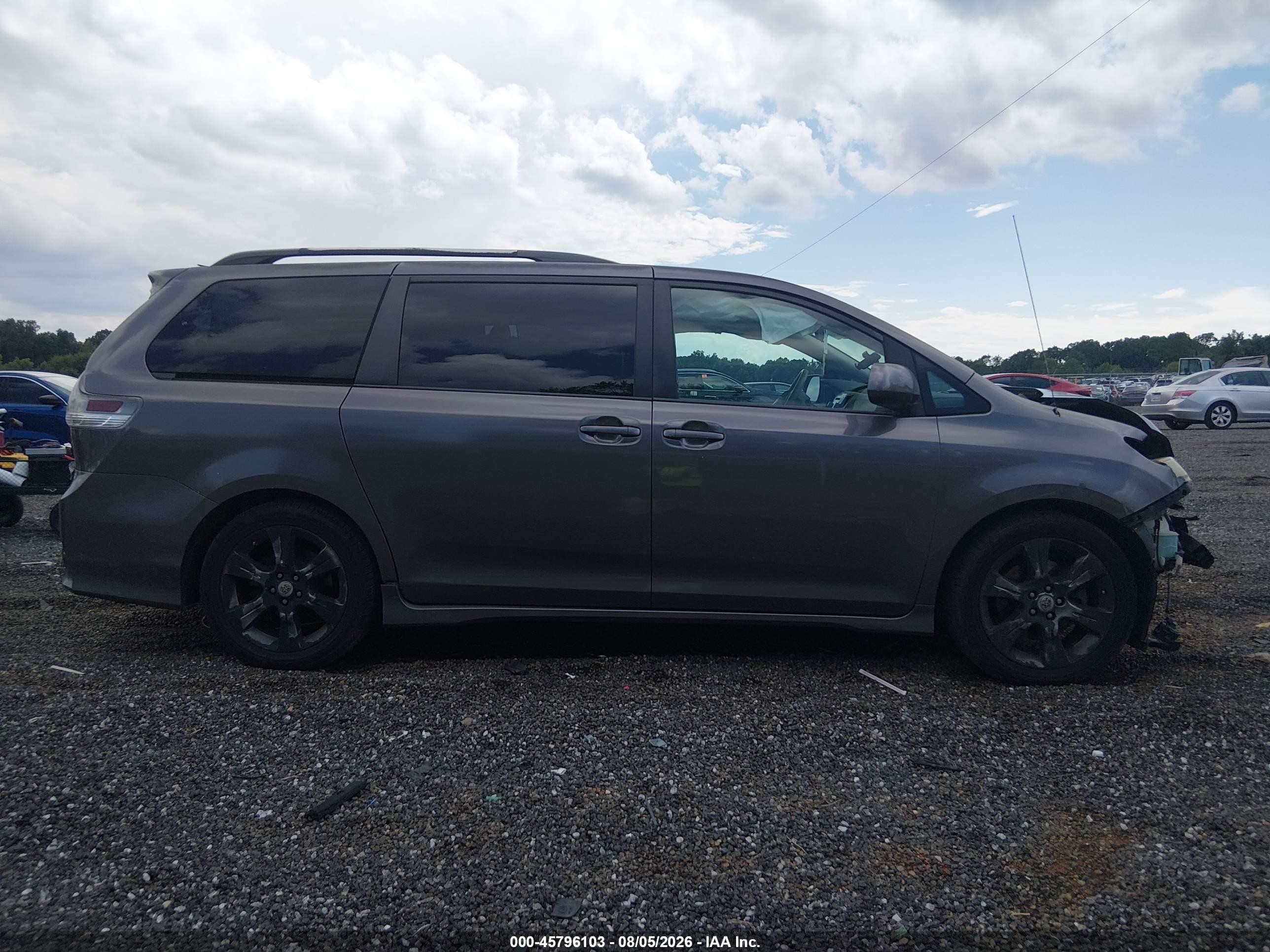 2011 Toyota Sienna Se Gray vin: 5TDXK3DC7BS100658