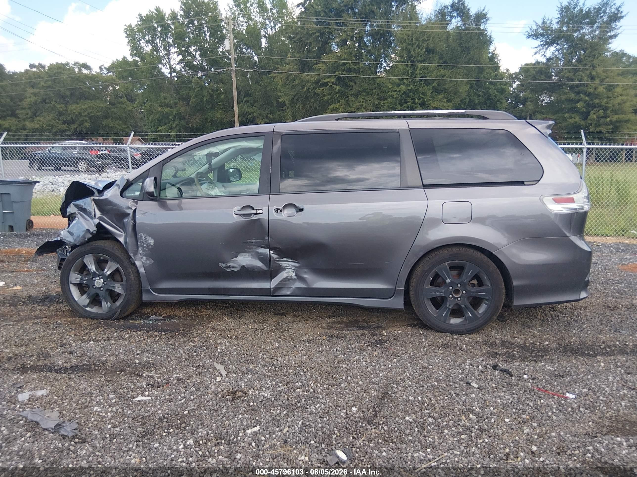 2011 Toyota Sienna Se Gray vin: 5TDXK3DC7BS100658