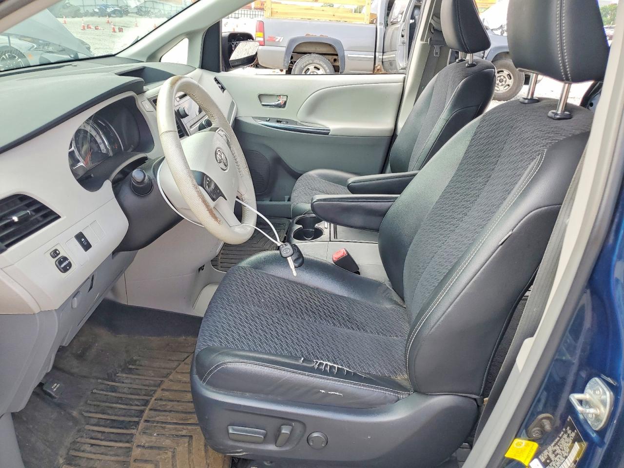 2012 Toyota Sienna Sport Blue vin: 5TDXK3DC7CS198446