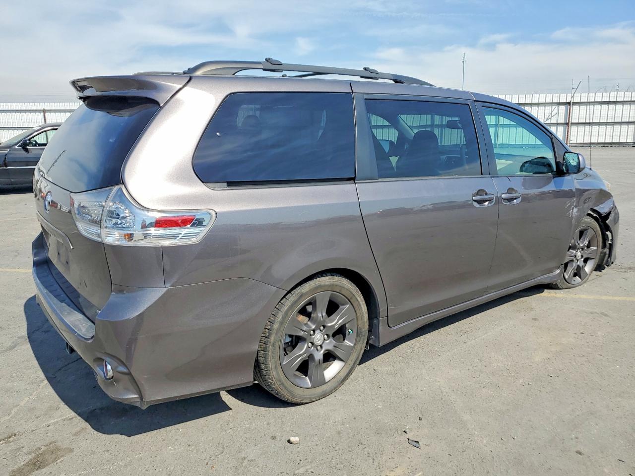 2012 Toyota Sienna Se 8-passenger Charcoal vin: 5TDXK3DC7CS221210