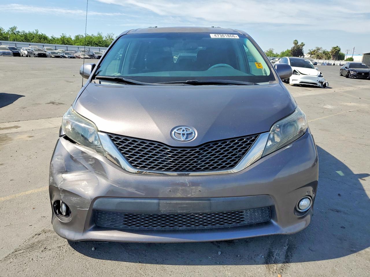 2012 Toyota Sienna Se 8-passenger Charcoal vin: 5TDXK3DC7CS221210