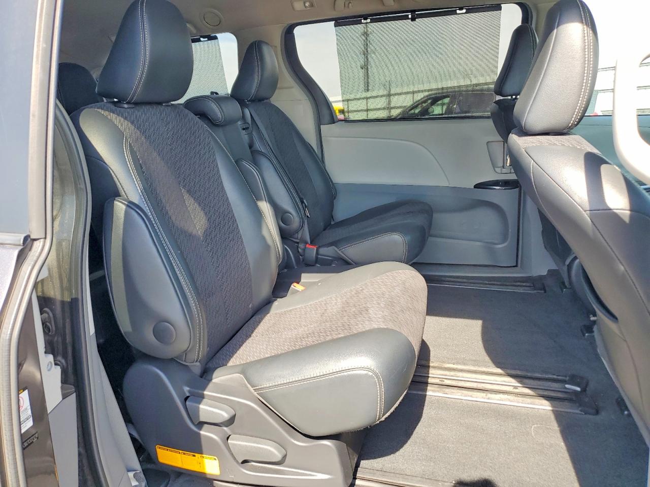2012 Toyota Sienna Se 8-passenger Charcoal vin: 5TDXK3DC7CS221210