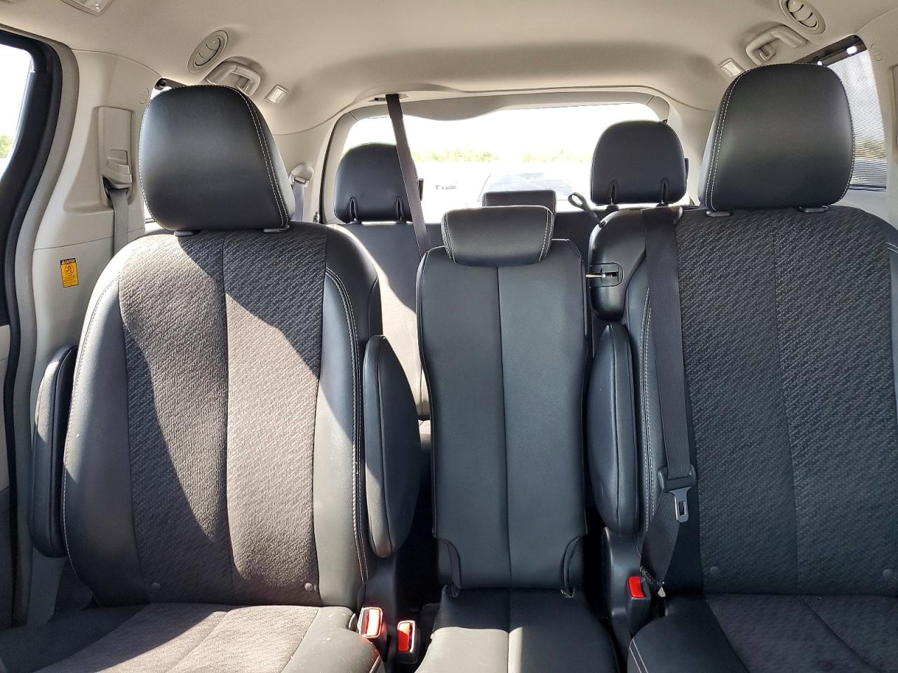 2012 Toyota Sienna Se 8-passenger Charcoal vin: 5TDXK3DC7CS221210