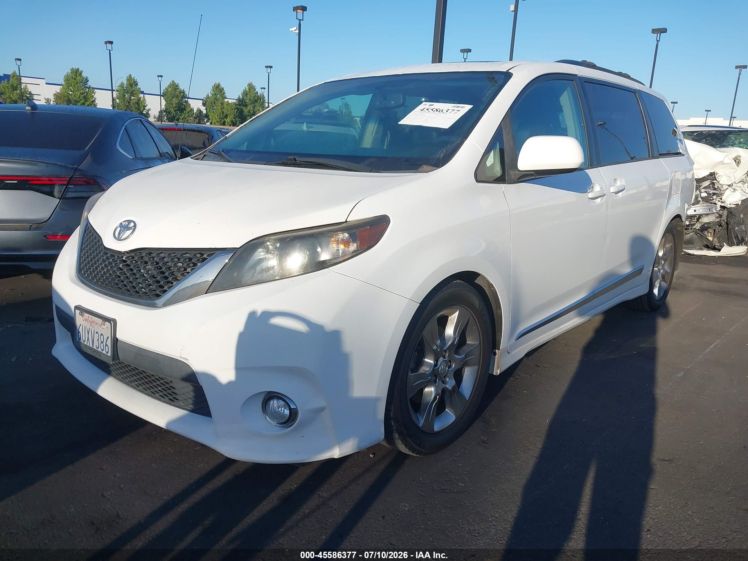2012 Toyota Sienna Se 8 Passenger Белый vin: 5TDXK3DC7CS225919
