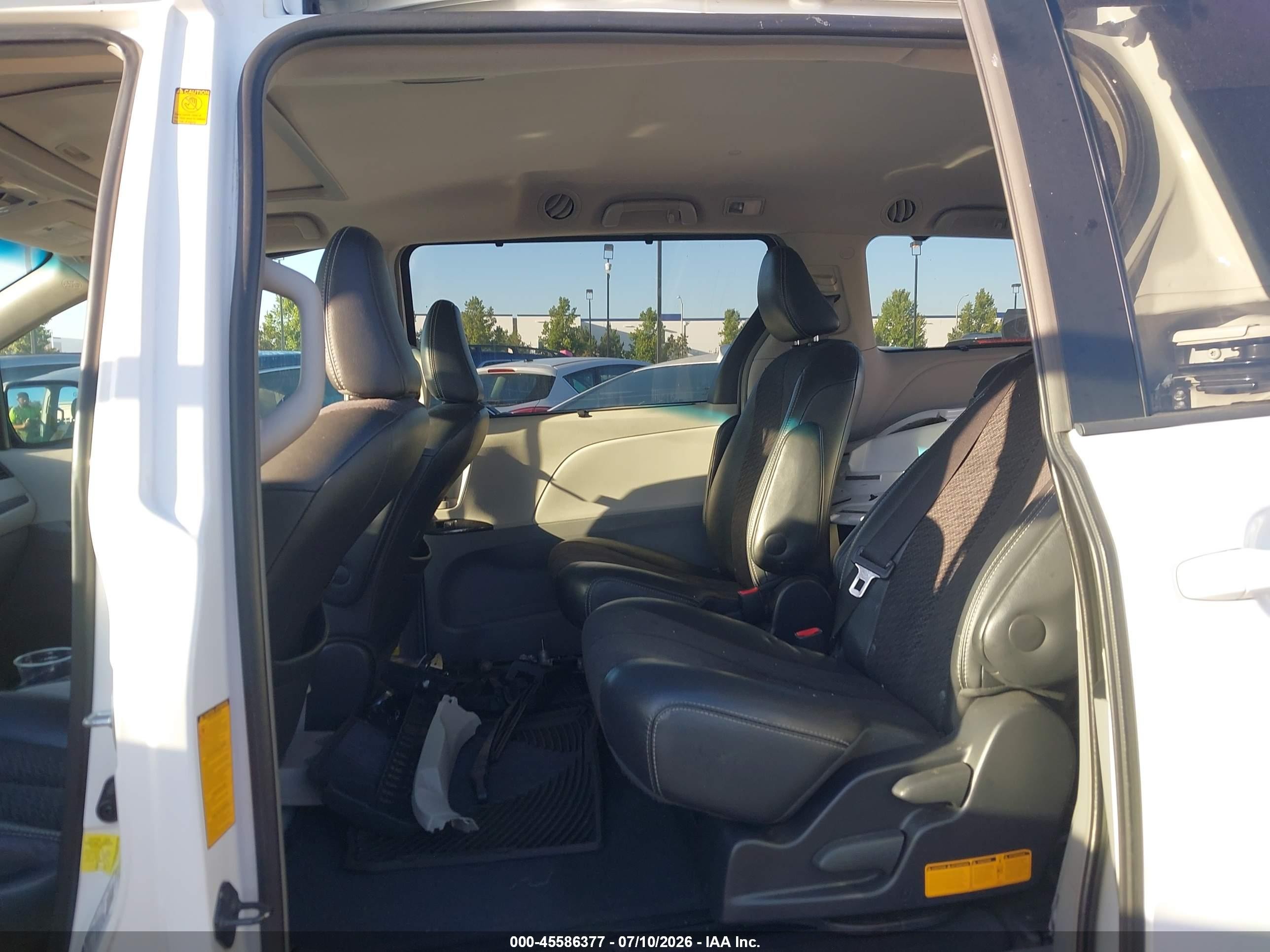 2012 Toyota Sienna Se 8 Passenger Белый vin: 5TDXK3DC7CS225919