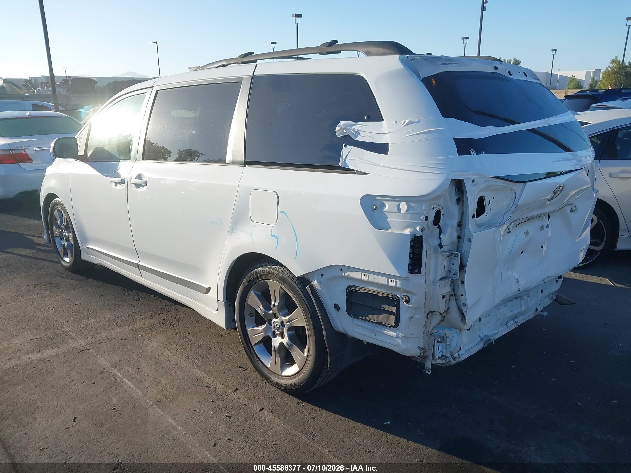 2012 Toyota Sienna Se 8 Passenger Белый vin: 5TDXK3DC7CS225919