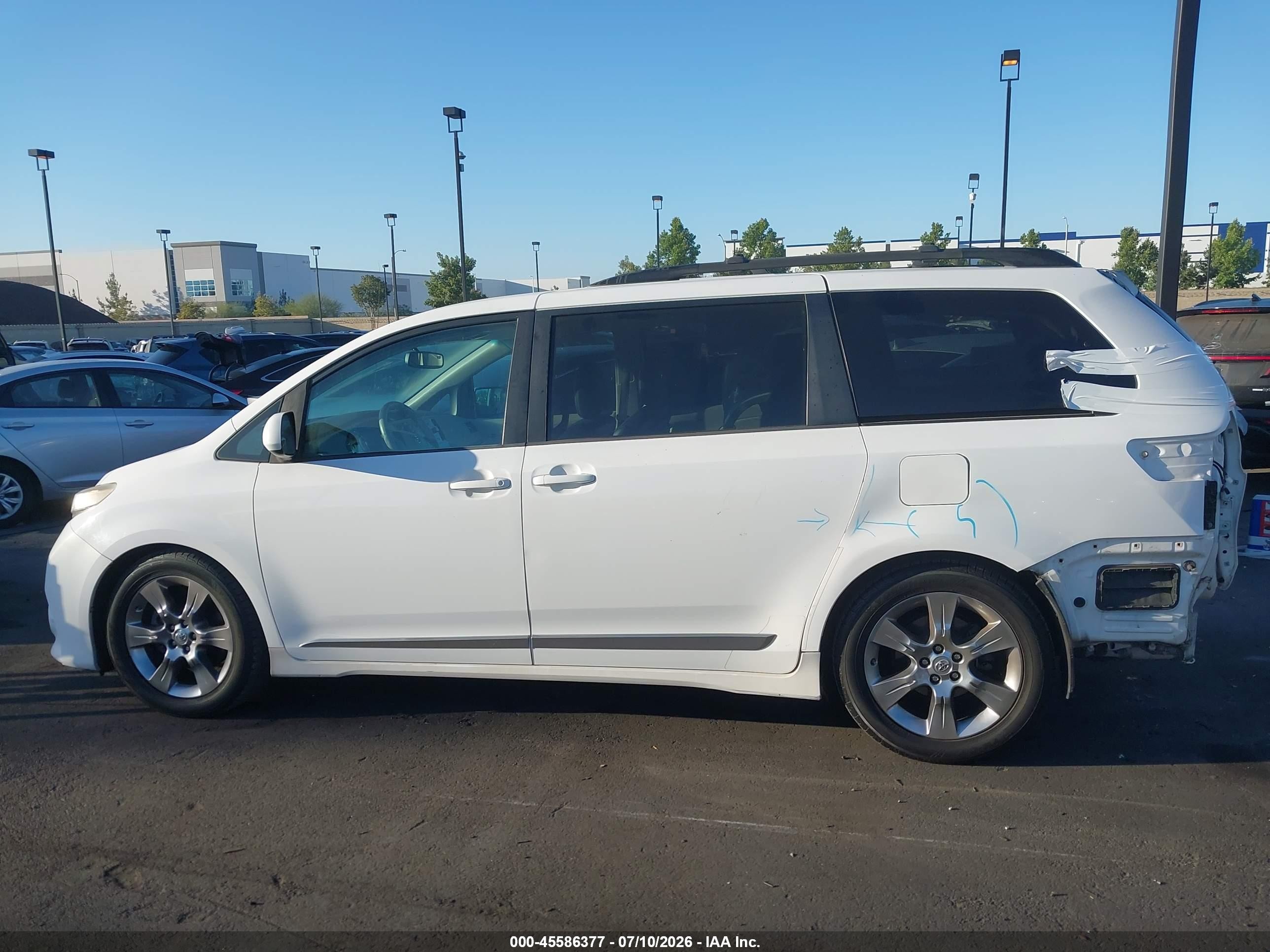 2012 Toyota Sienna Se 8 Passenger Белый vin: 5TDXK3DC7CS225919