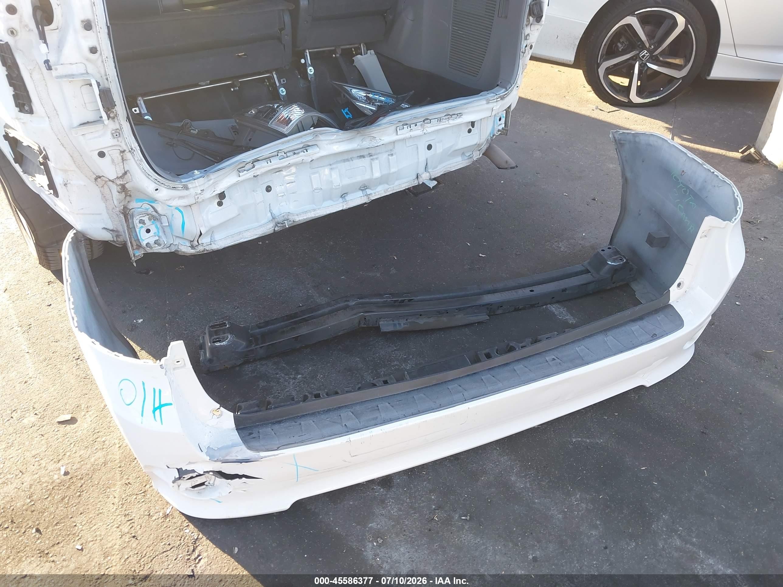 2012 Toyota Sienna Se 8 Passenger Белый vin: 5TDXK3DC7CS225919