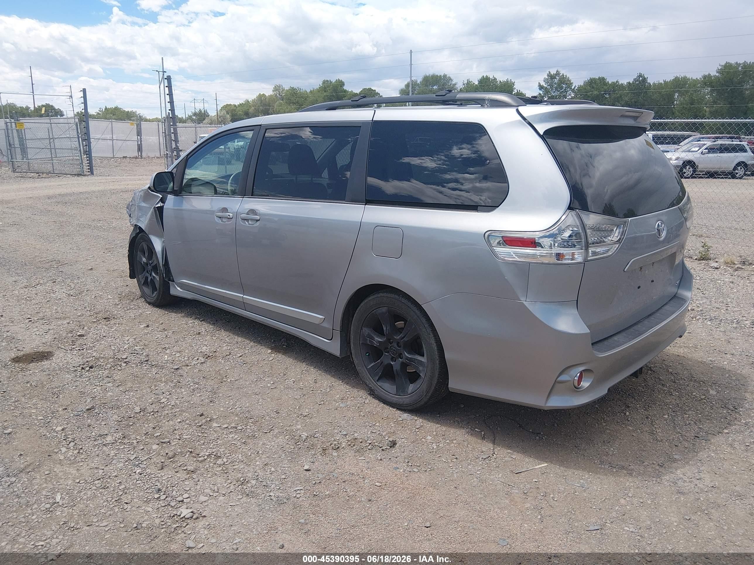2012 Toyota Sienna Se 8 Passenger Silver vin: 5TDXK3DC7CS230313