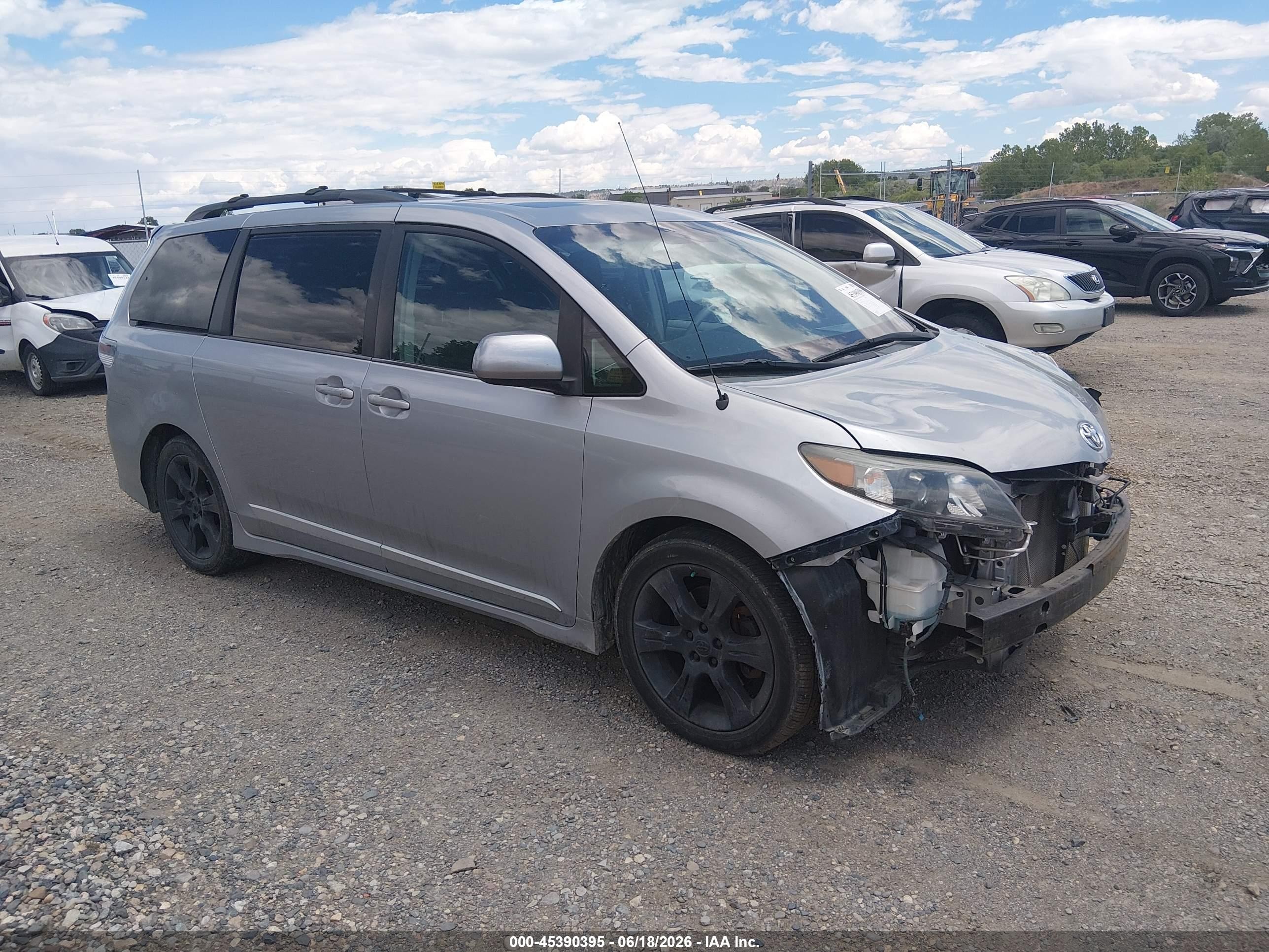 2012 Toyota Sienna Se 8 Passenger Silver vin: 5TDXK3DC7CS230313