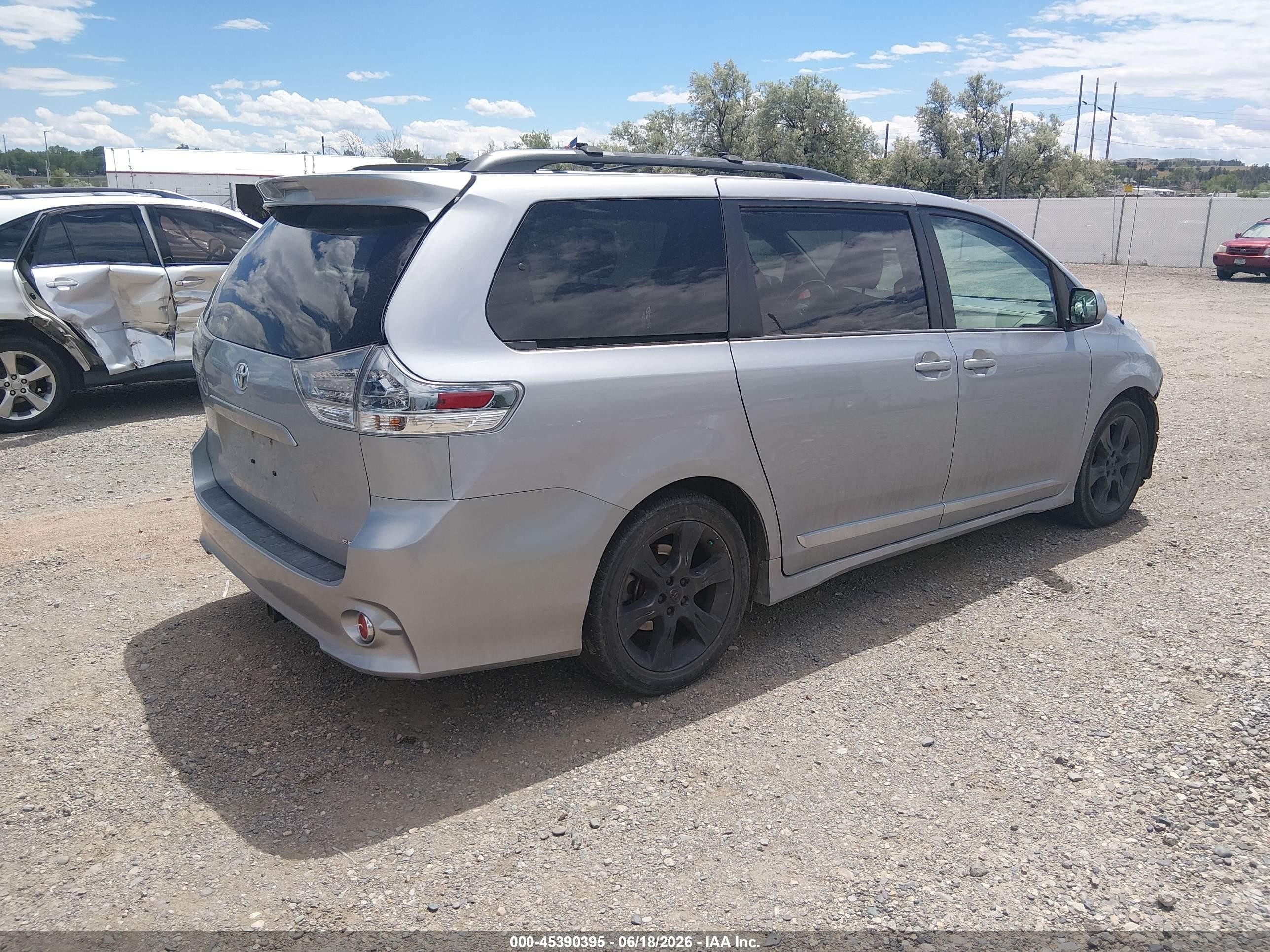 2012 Toyota Sienna Se 8 Passenger Silver vin: 5TDXK3DC7CS230313