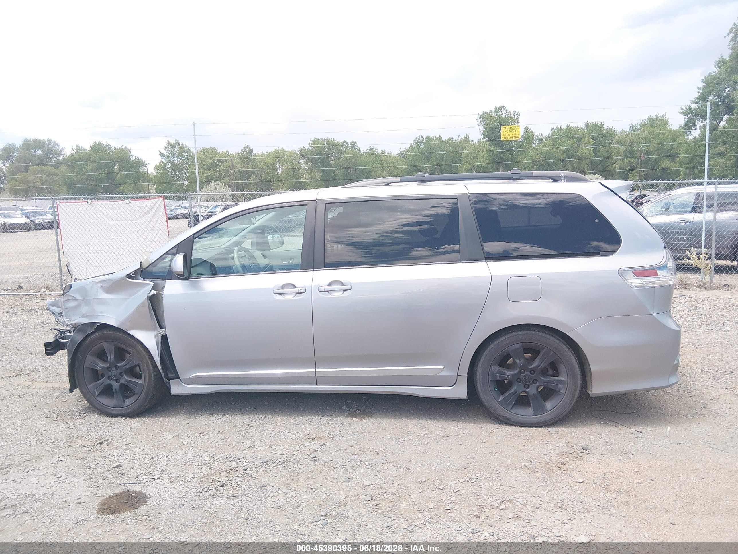 2012 Toyota Sienna Se 8 Passenger Silver vin: 5TDXK3DC7CS230313